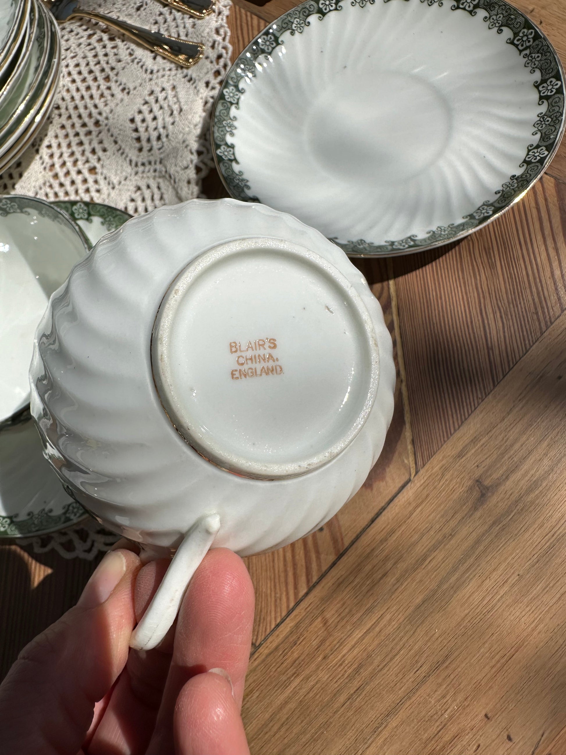 Tasse et soucoupe assortie en porcelaine anglaise De Raymonde à Zoé