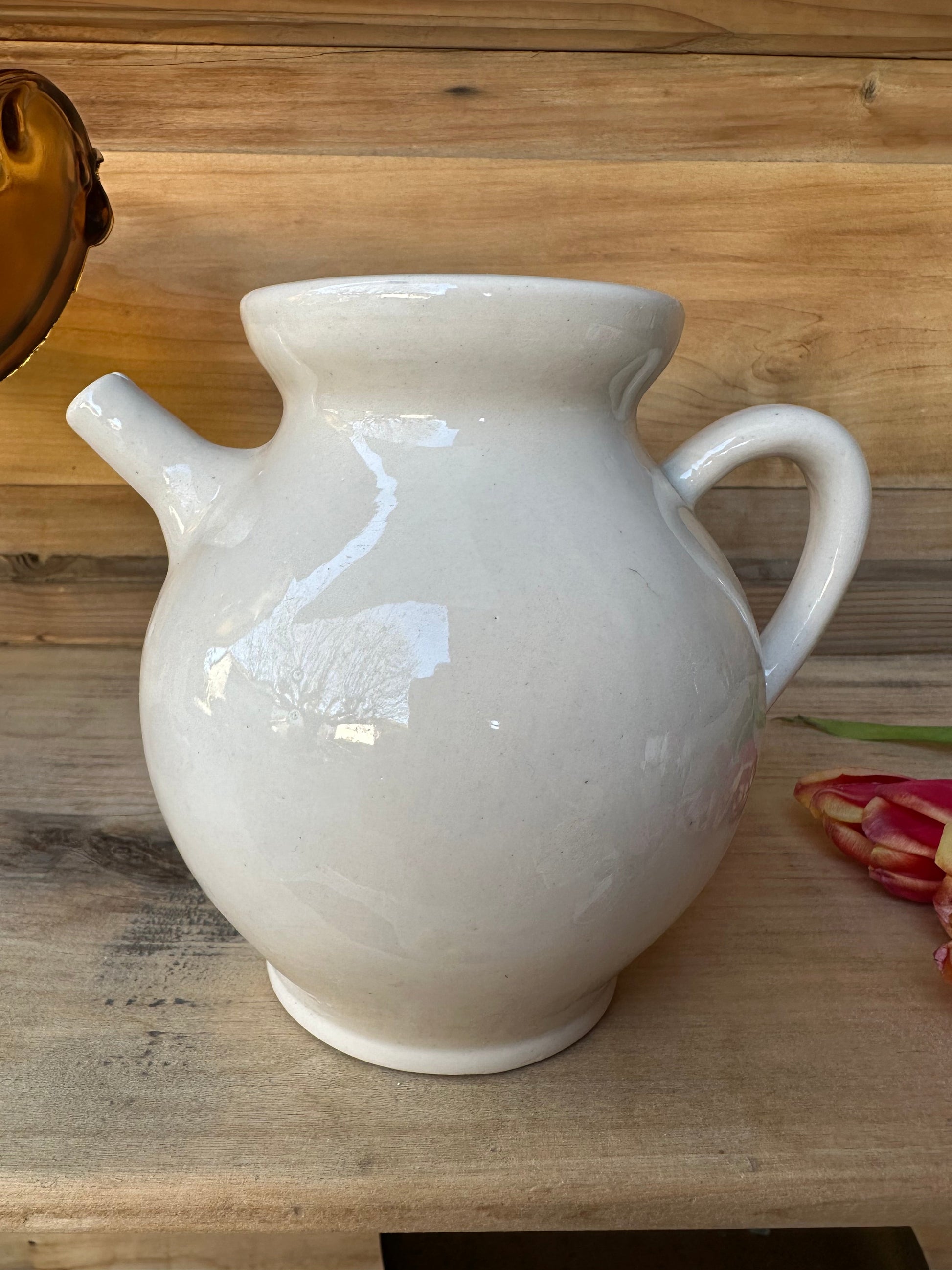 Ancien pichet a eau en céramique beige De Raymonde à Zoé
