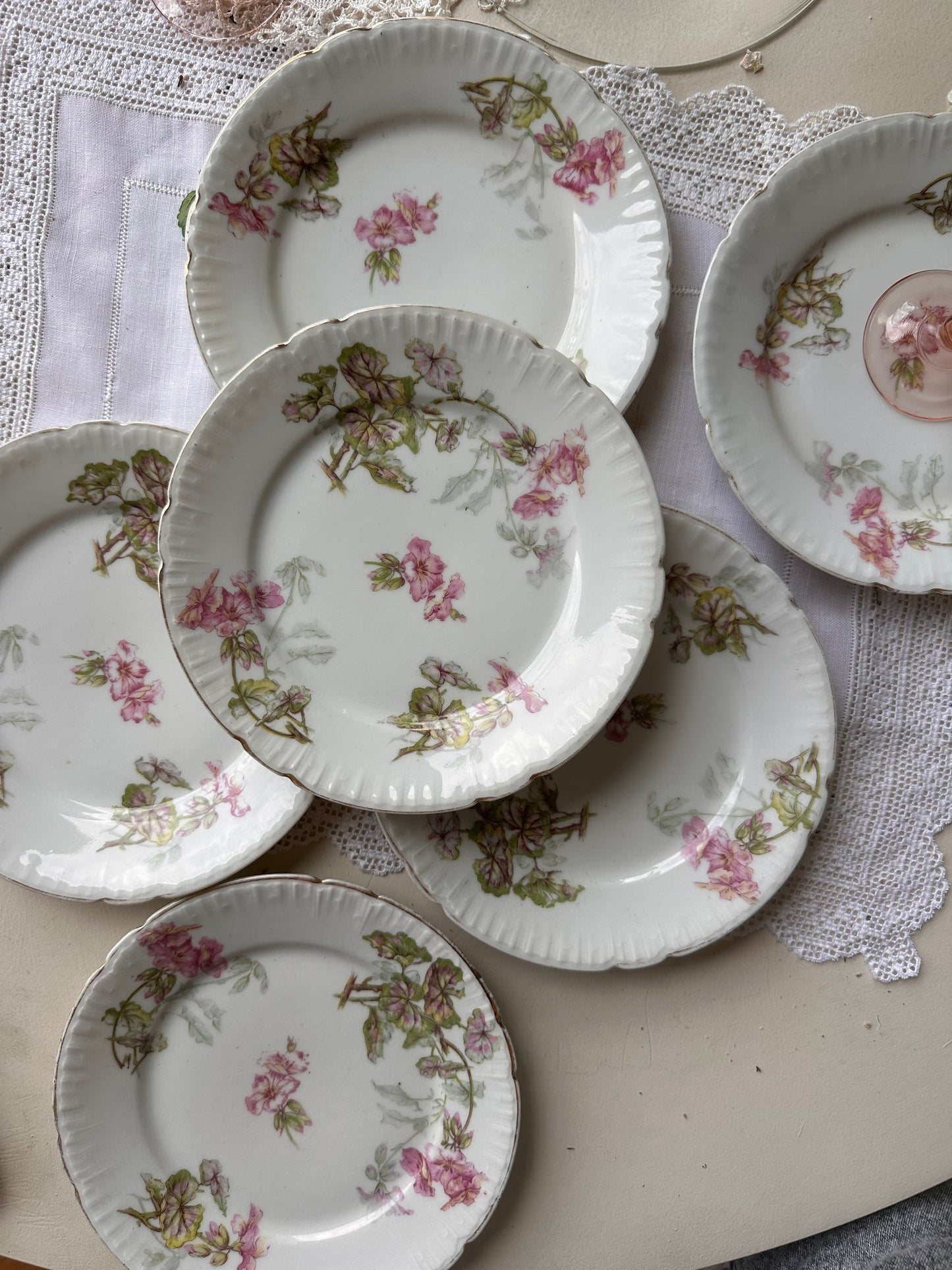 6 assiettes à dessert en porcelaine De Raymonde à Zoé
