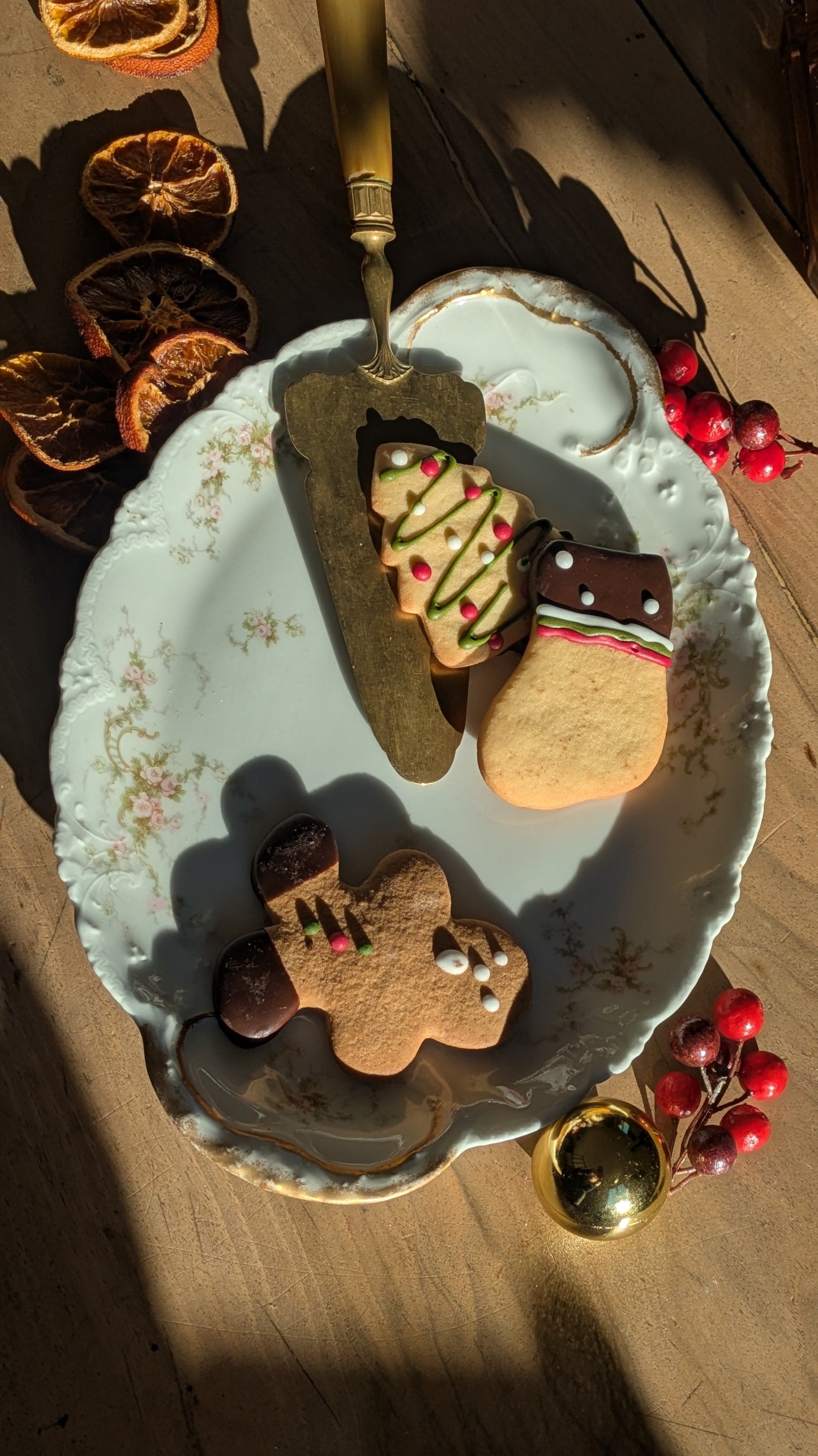 Plat oval en porcelaine De Raymonde à Zoé