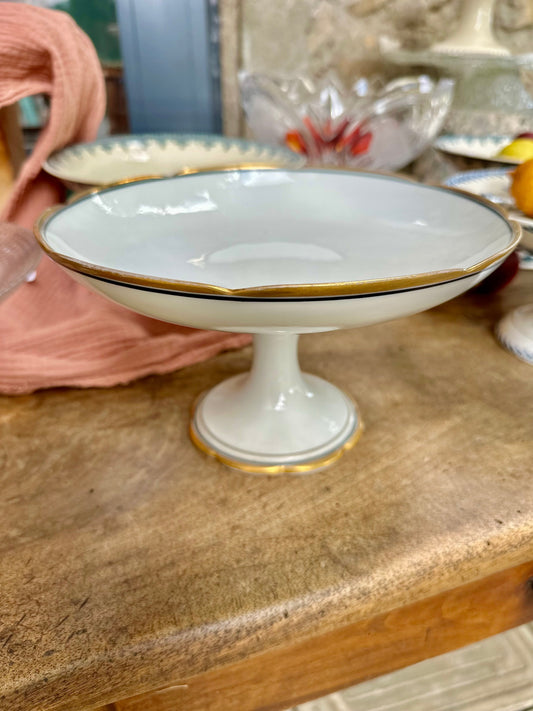 Plat sur pied en porcelaine De Raymonde à Zoé