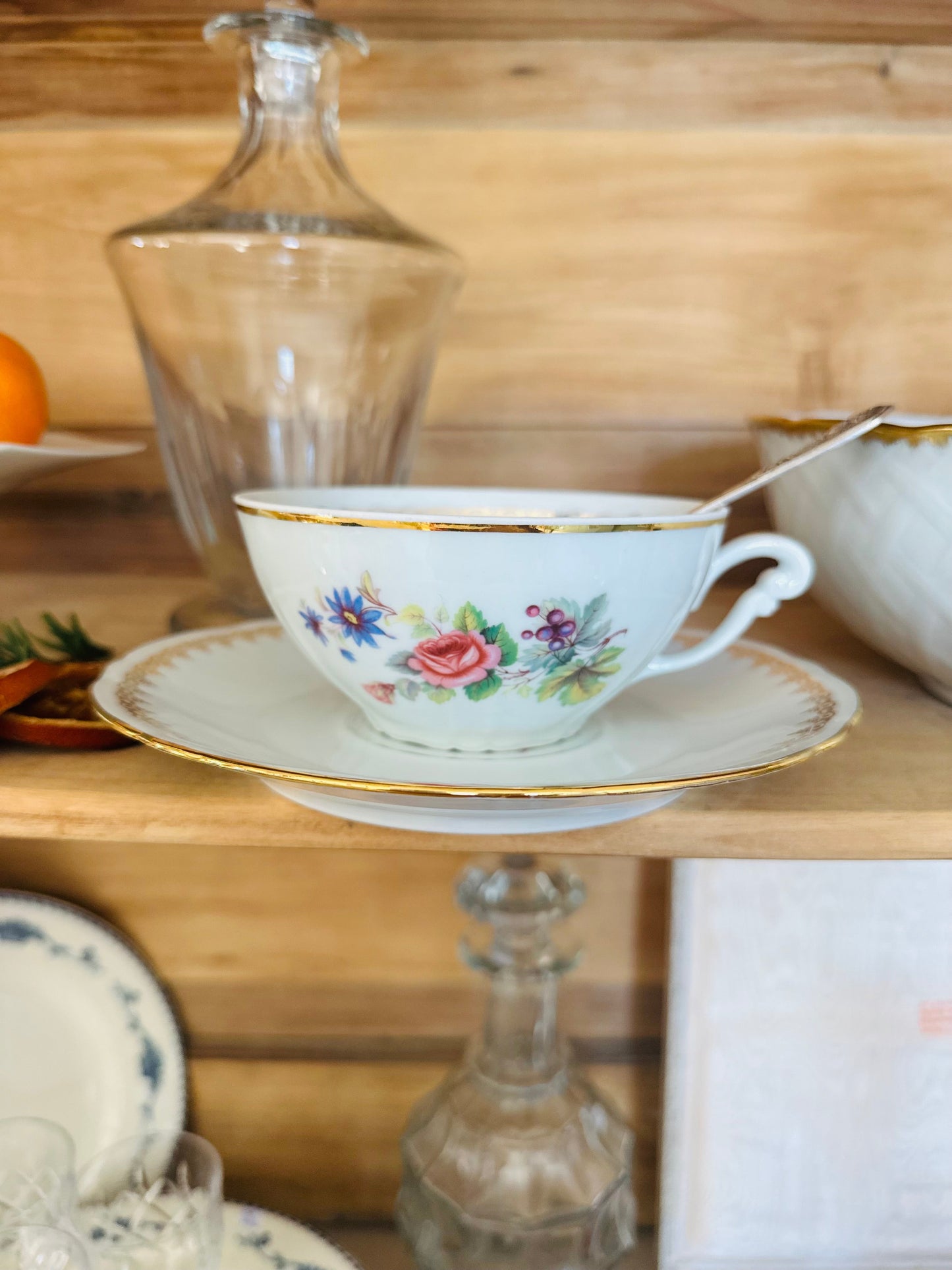 Ensemble tasse et soucoupe assortie en porcelaine De Raymonde à Zoé