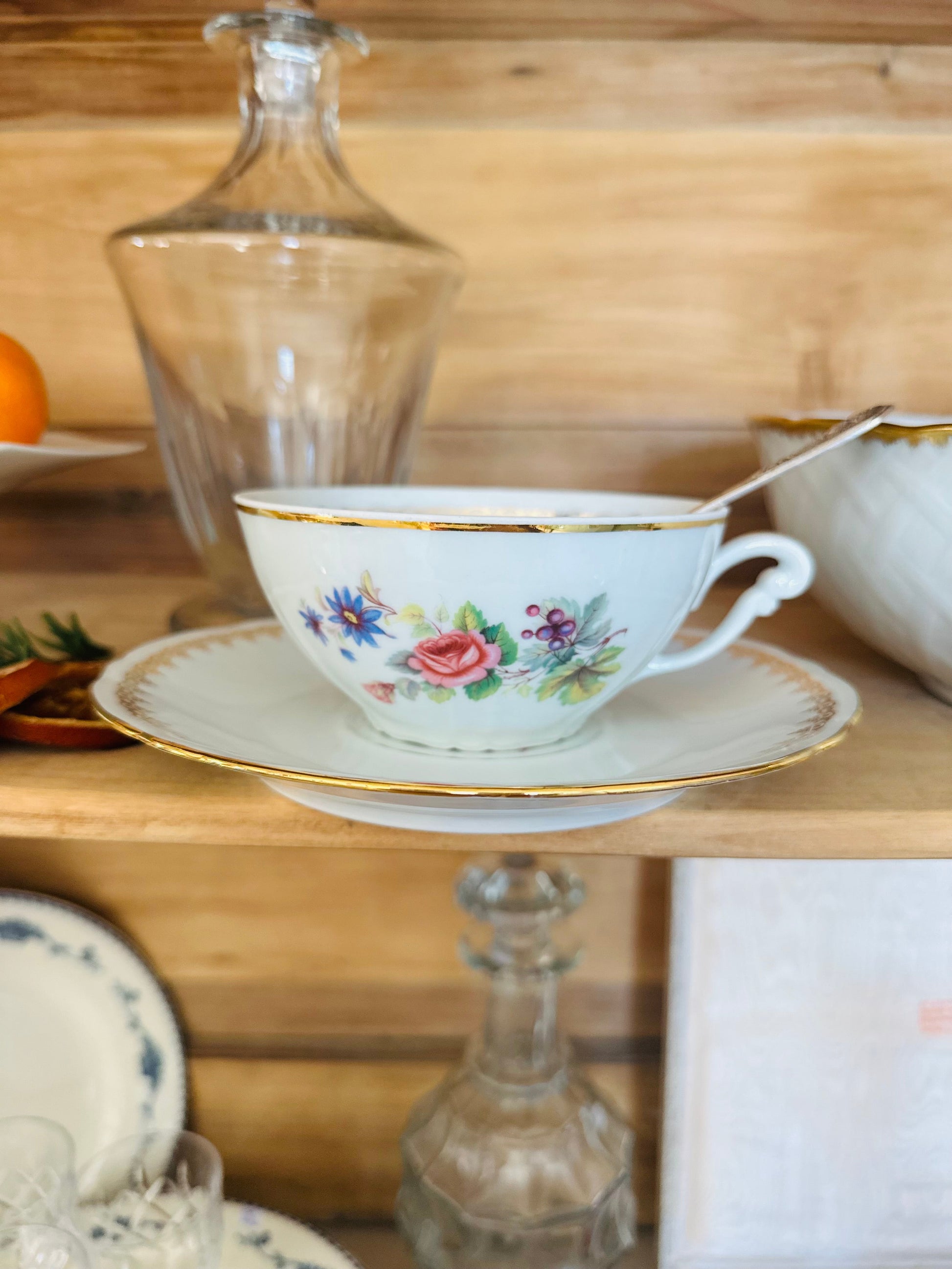 Ensemble tasse et soucoupe assortie en porcelaine De Raymonde à Zoé
