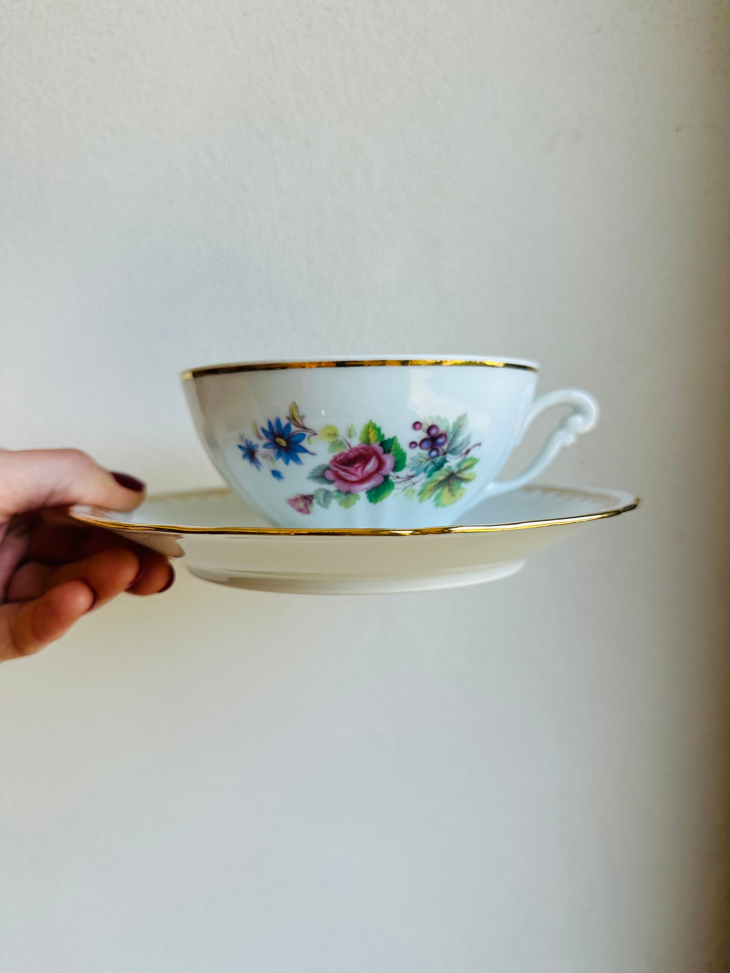 Ensemble tasse et soucoupe assortie en porcelaine De Raymonde à Zoé