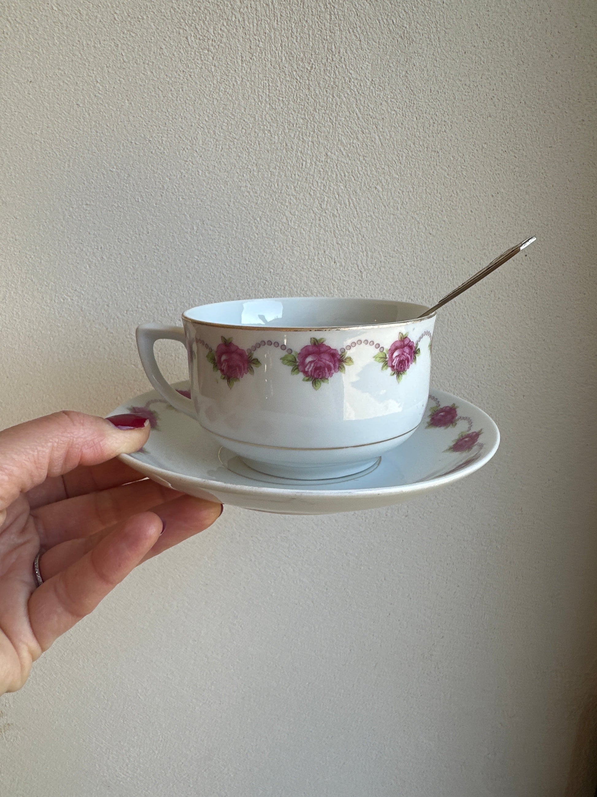 Ensemble de 2 tasses et 2 soucoupes assorties en porcelaine De Raymonde à Zoé