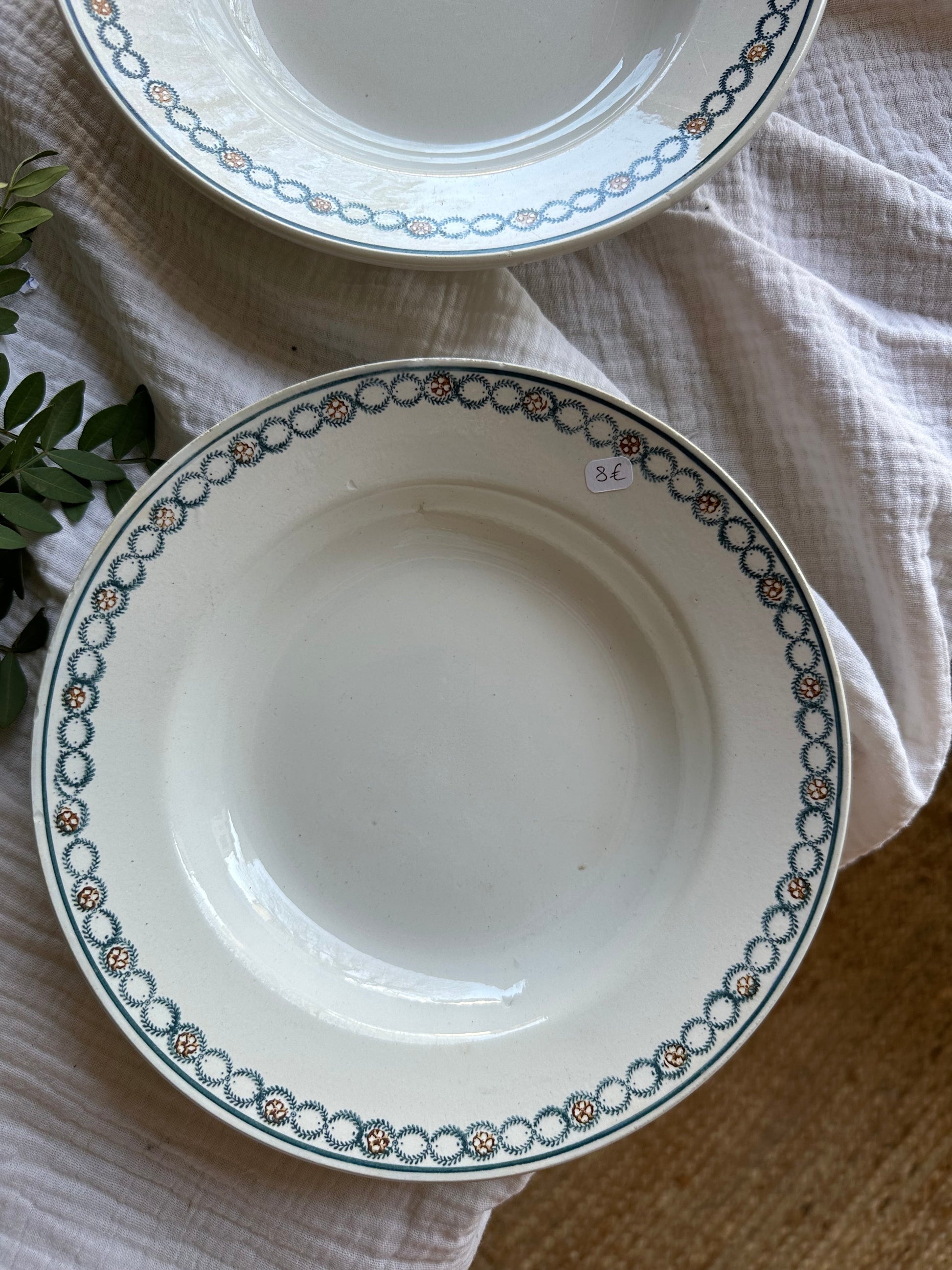 Duo d’Assiettes creuses terre de fer Longwy De Raymonde à Zoé