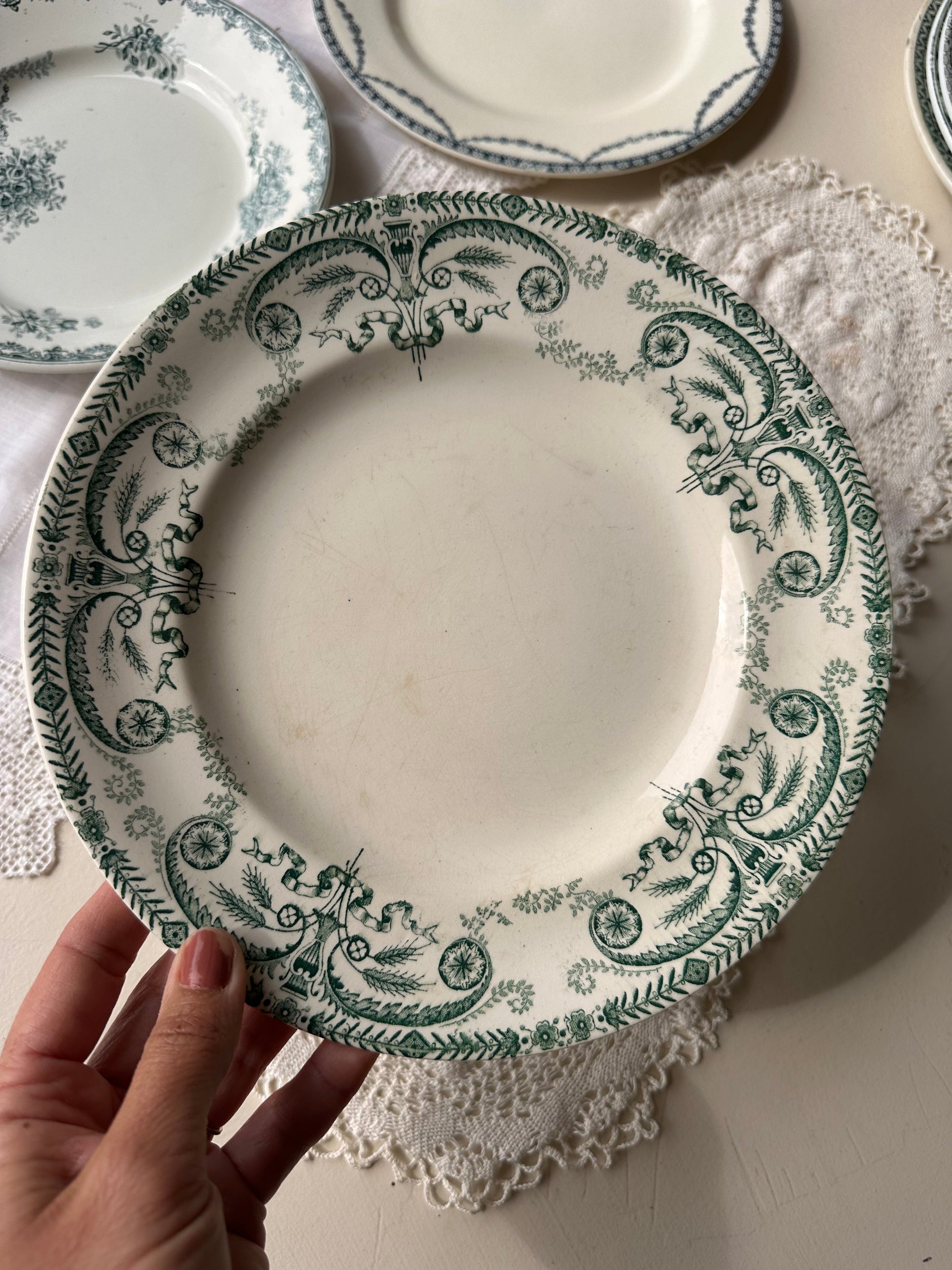 Ensemble de 6 assiettes plate terre de fer De Raymonde à Zoé