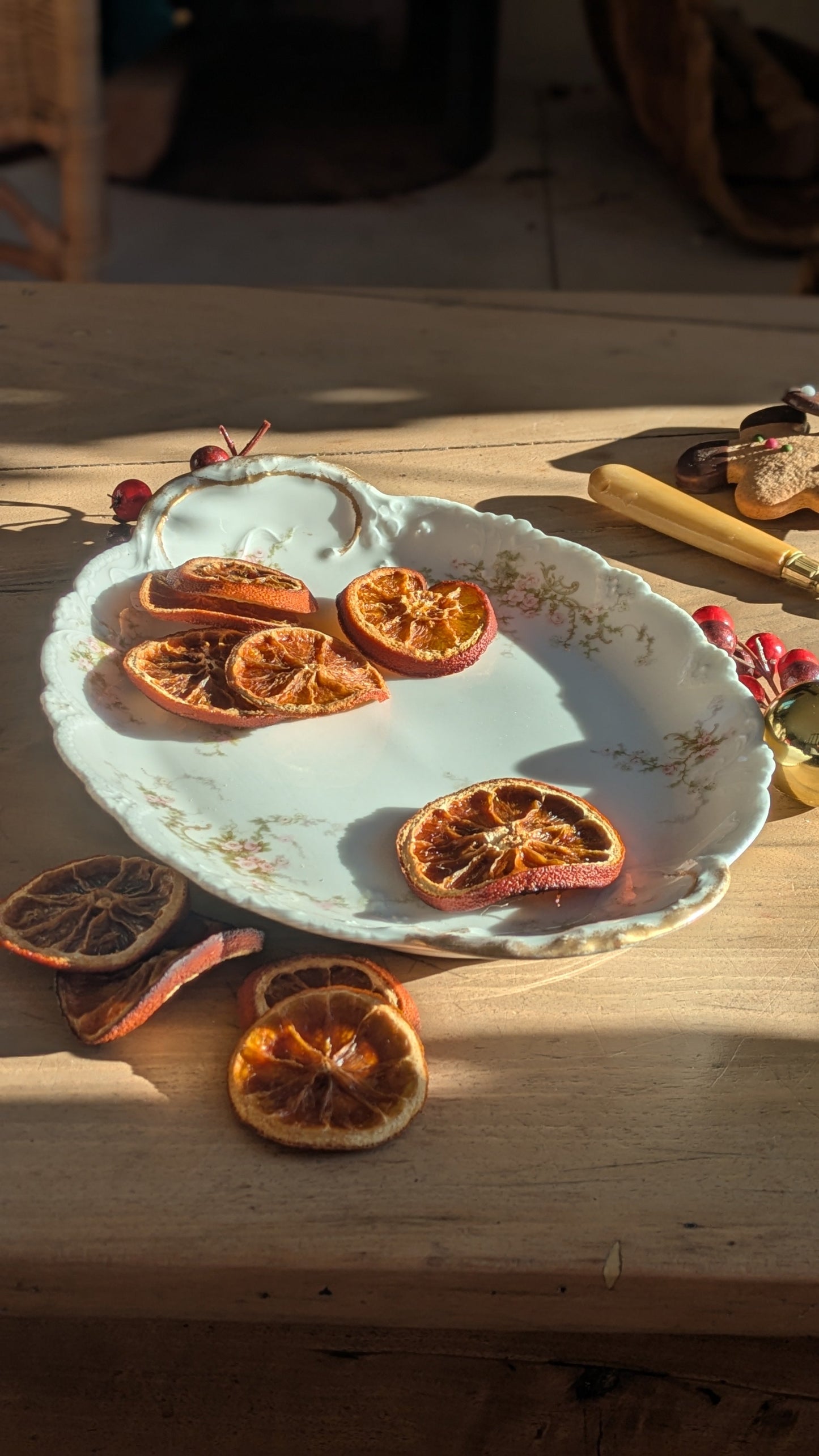 Plat oval en porcelaine De Raymonde à Zoé