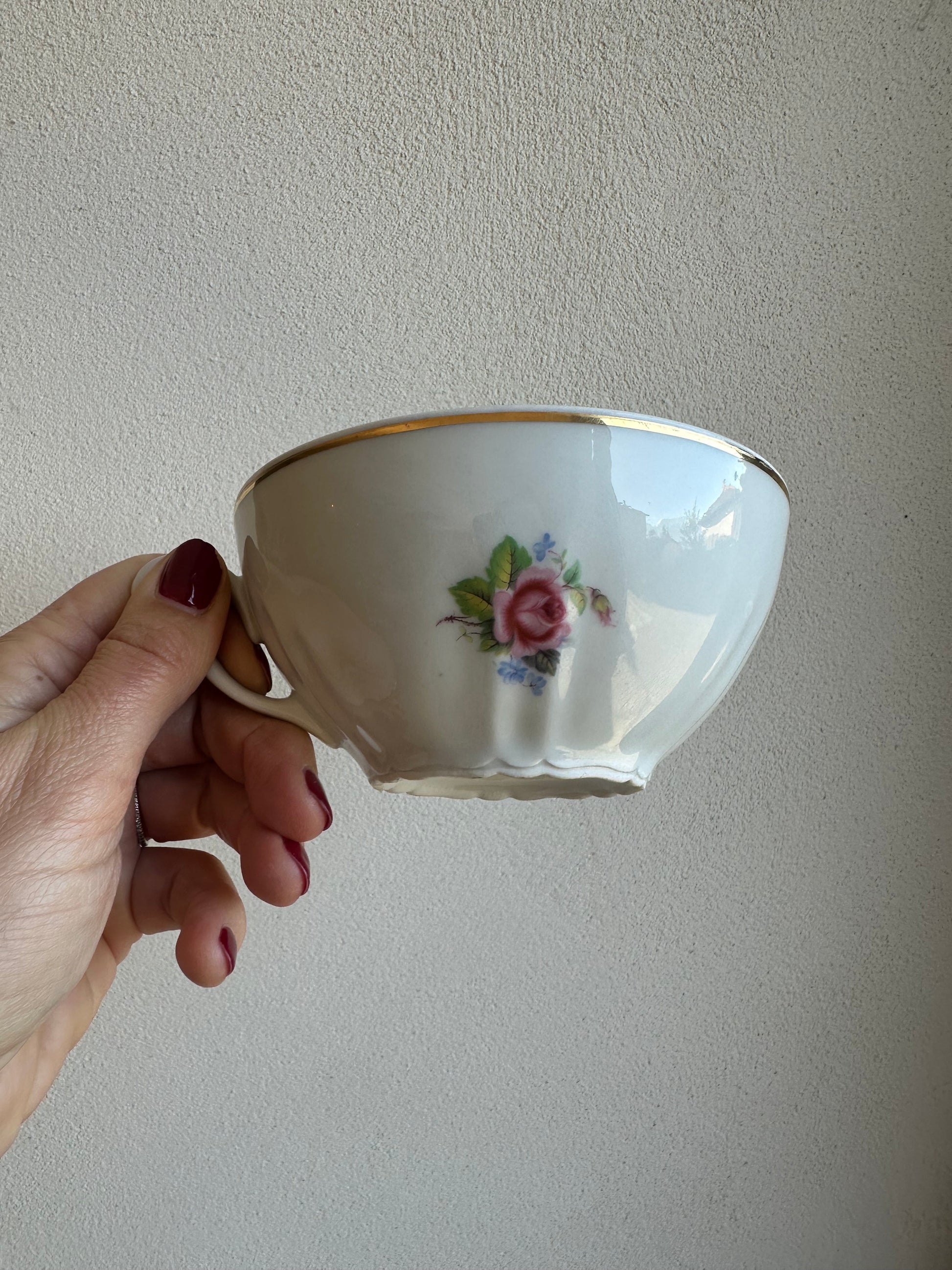 Ensemble tasse et soucoupe assortie en porcelaine De Raymonde à Zoé