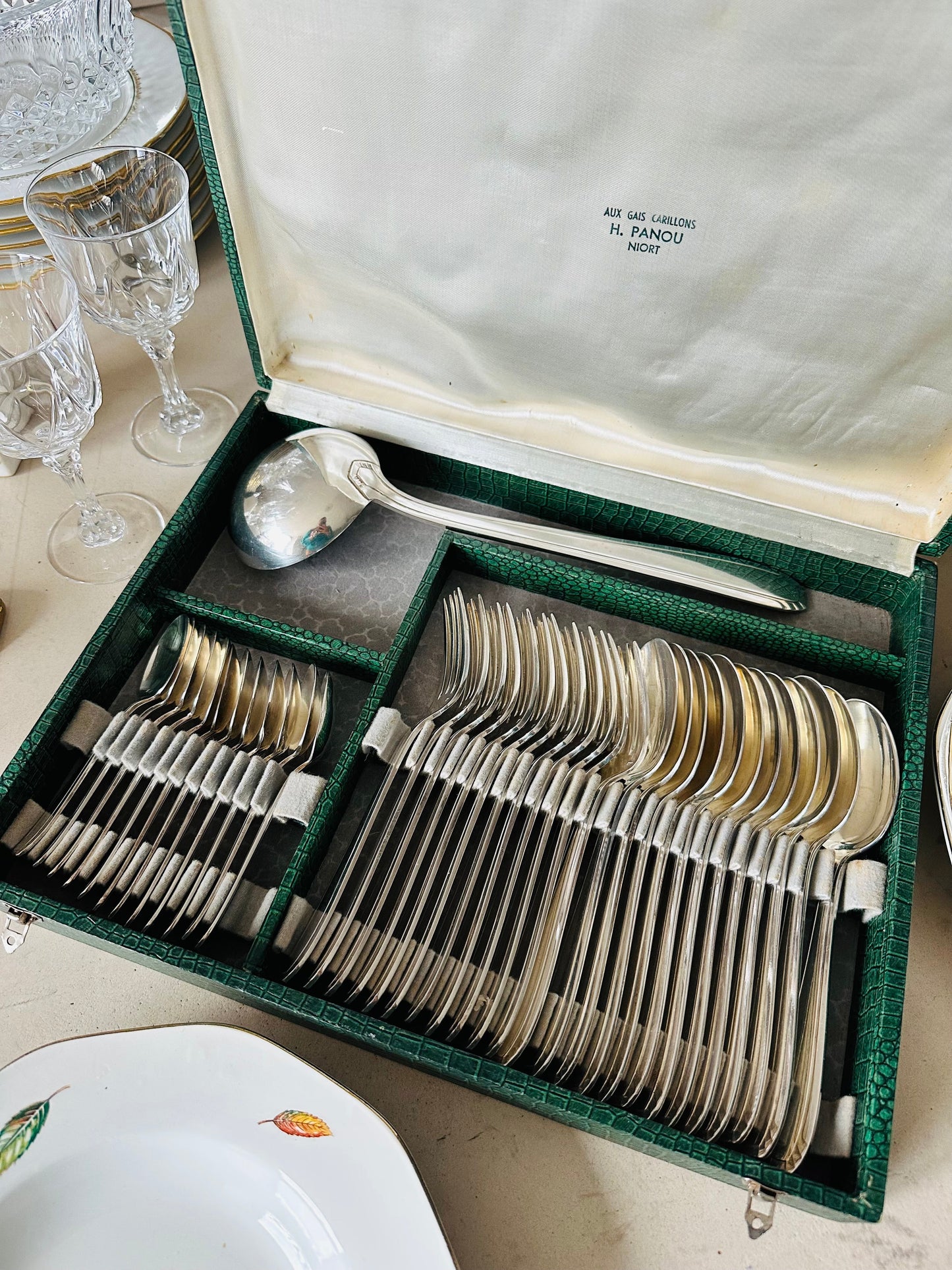 Ménagère complète en métal argenté De Raymonde à Zoé