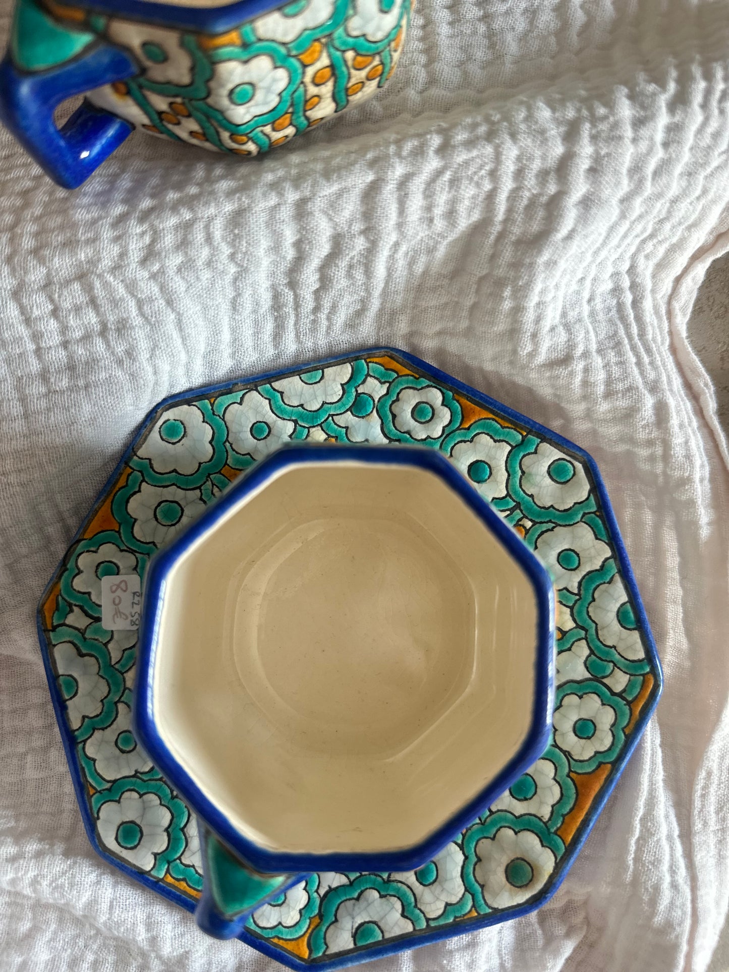 Ensemble rare de 2 tasses et 1 soucoupe assorties en faïence Longwy