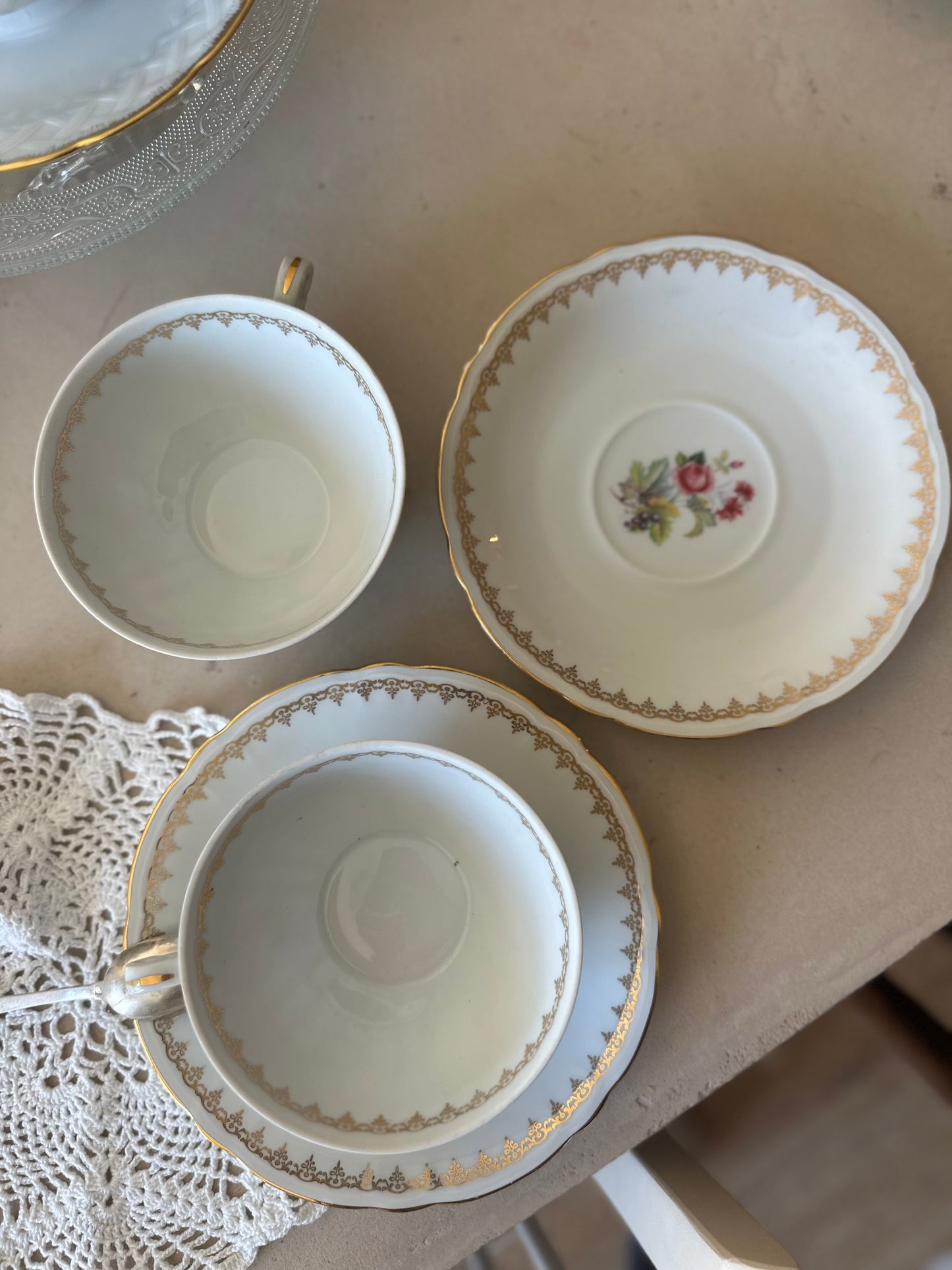 Ensemble de 2 tasses et 2 soucoupes assorties en porcelaine De Raymonde à Zoé