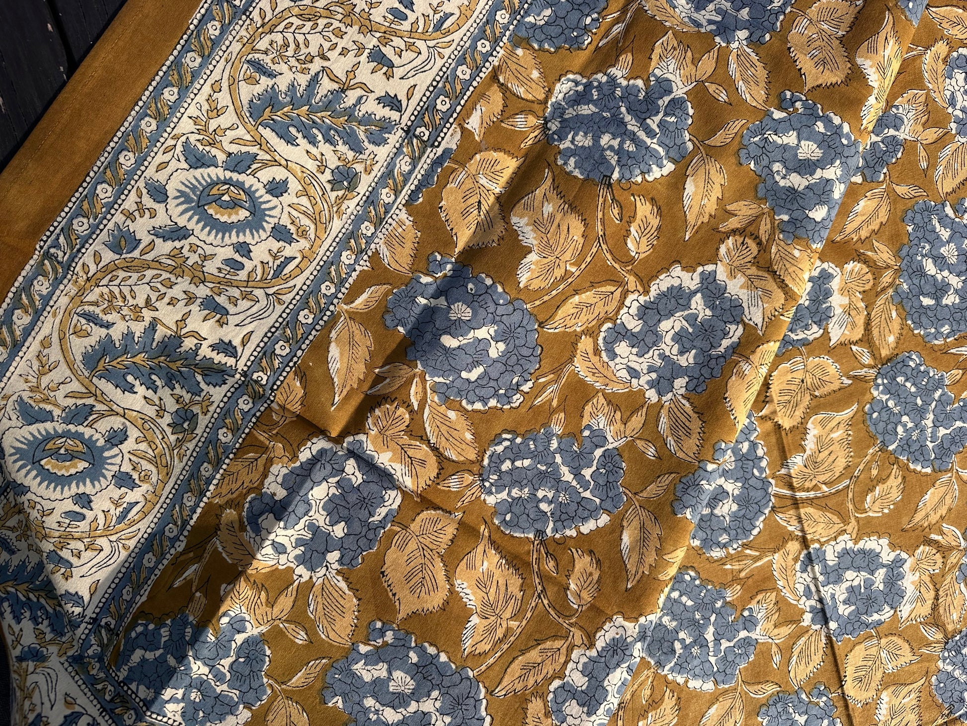 Nappe indienne block print. Modèle "chamakana" moutarde 160x230cm De Raymonde à Zoé