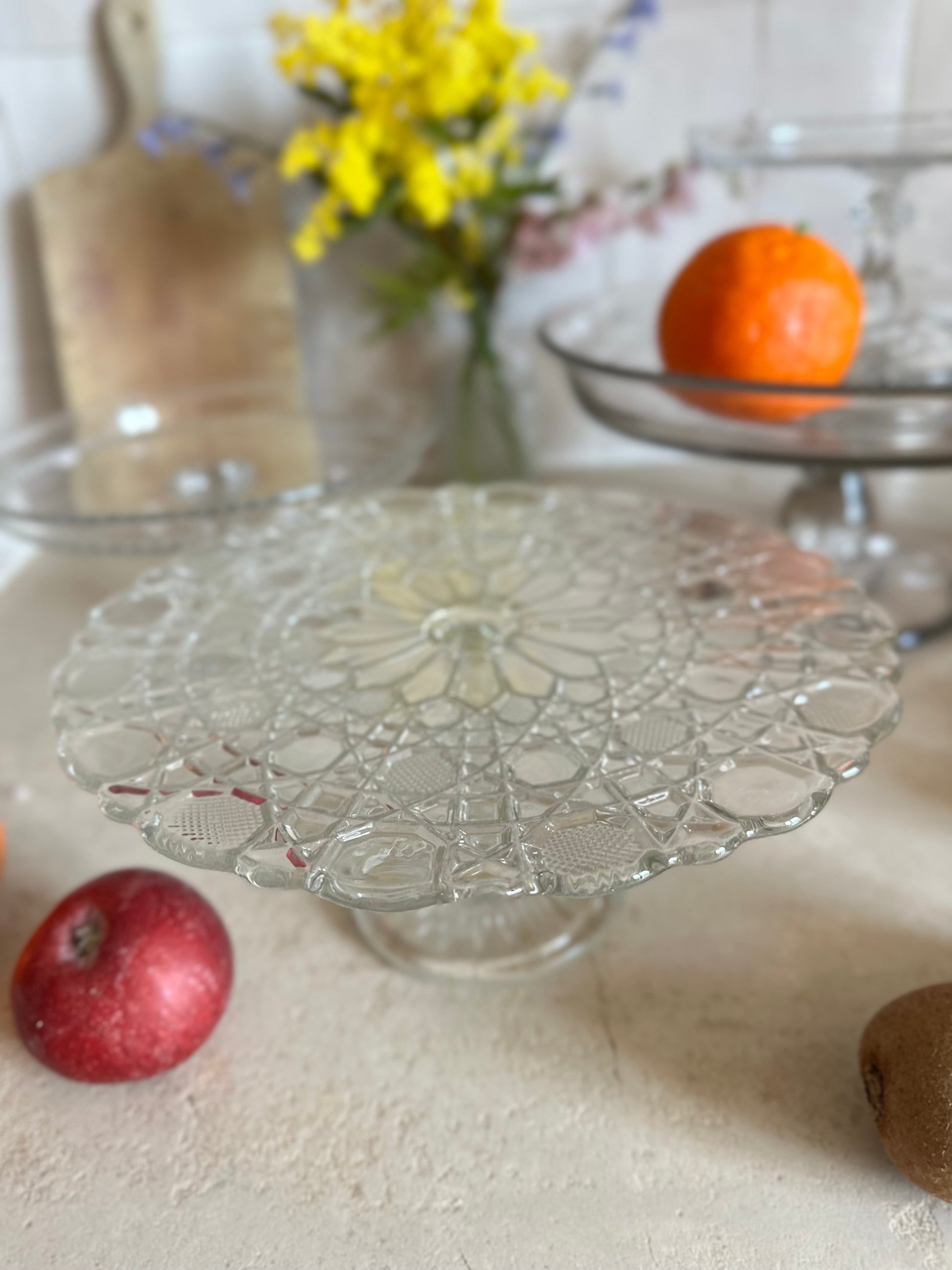 Plat sur pied en verre moulé De Raymonde à Zoé