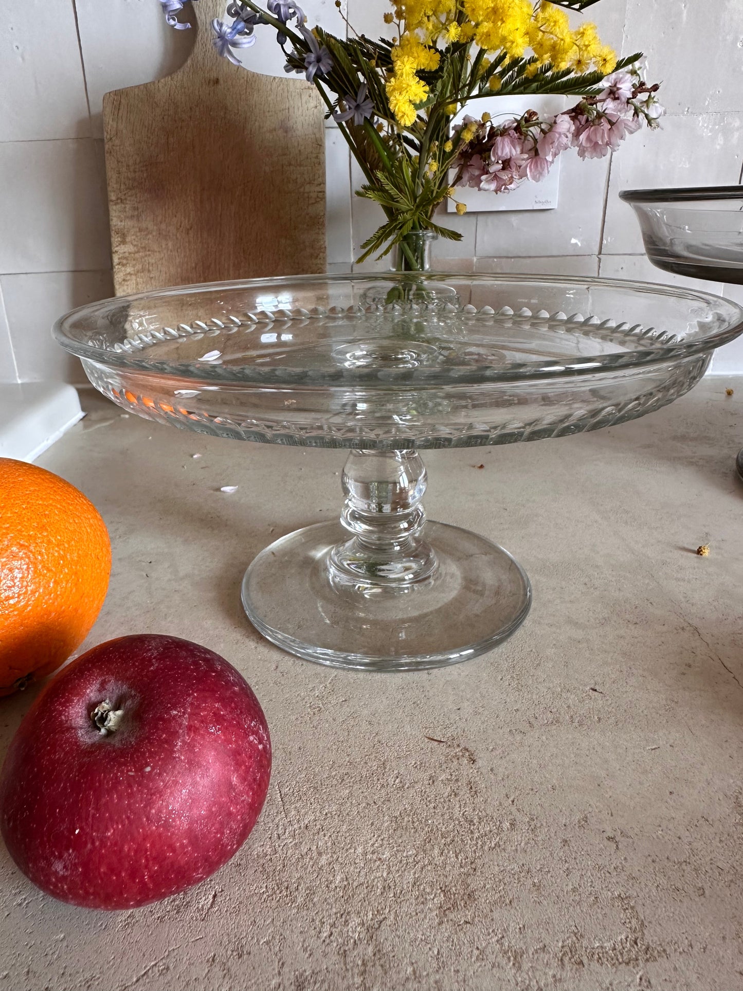 Plat sur pied en cristal De Raymonde à Zoé
