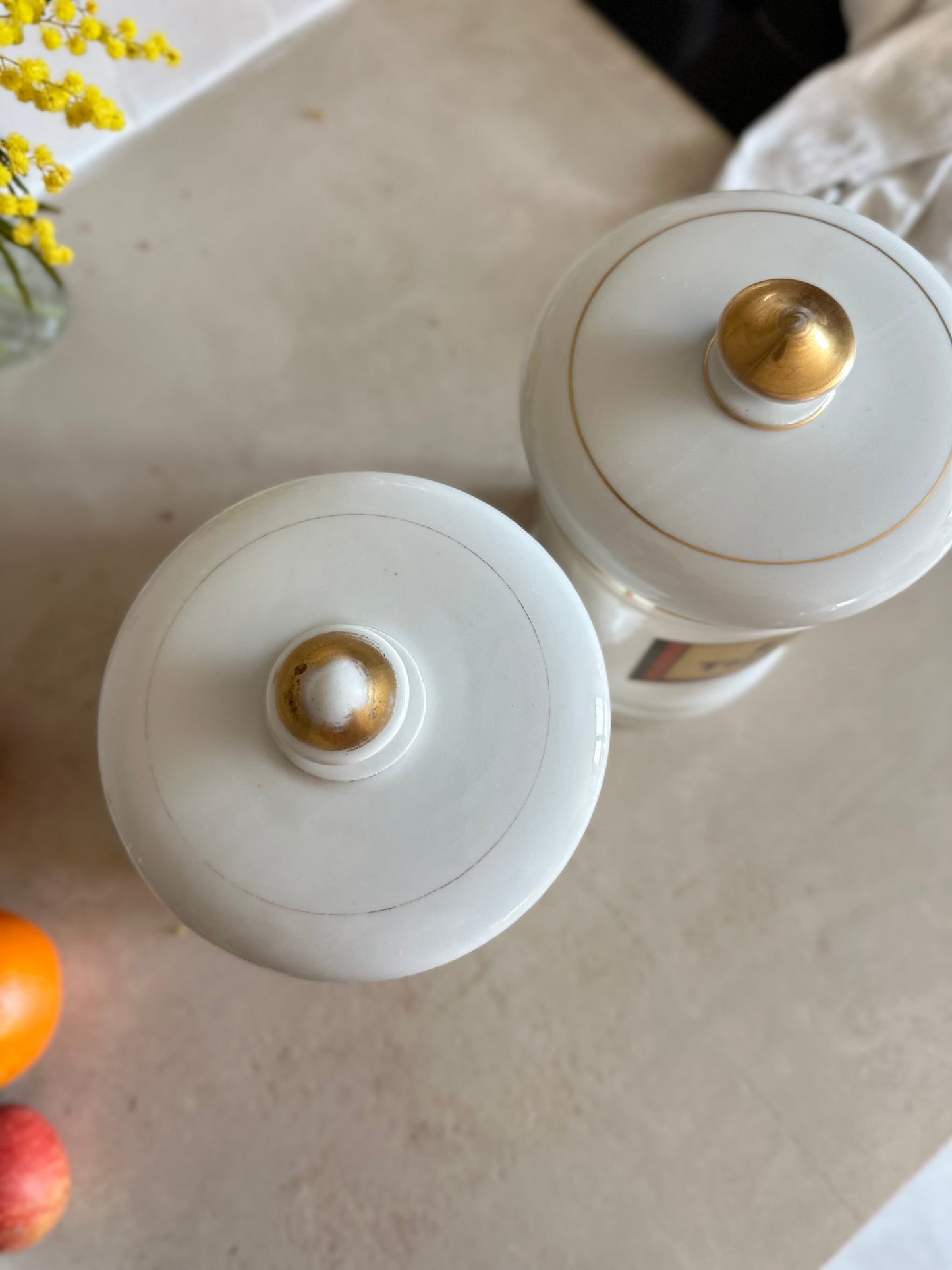 Pots à pharmacie en porcelaine De Raymonde à Zoé