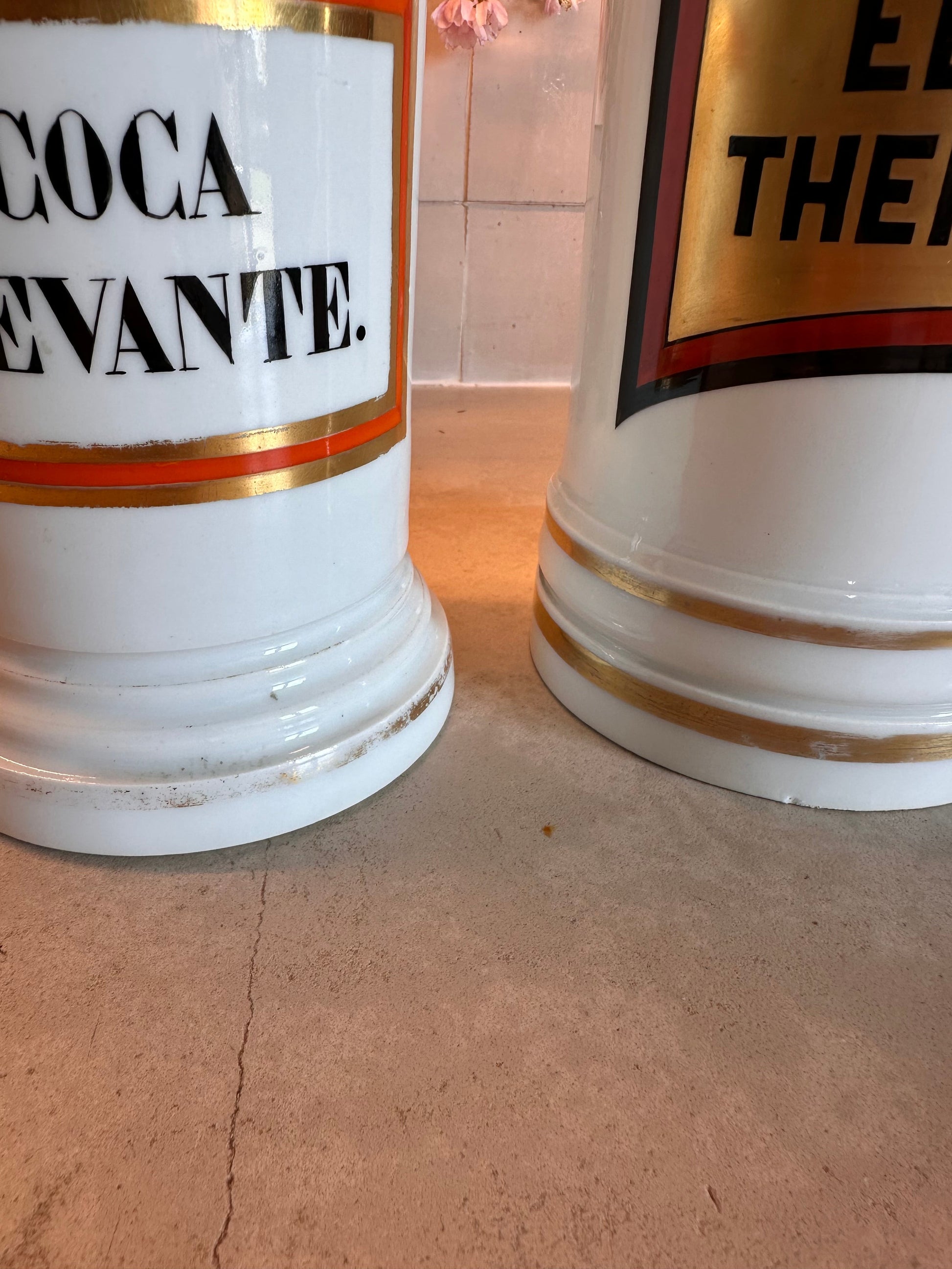 Pots à pharmacie en porcelaine De Raymonde à Zoé