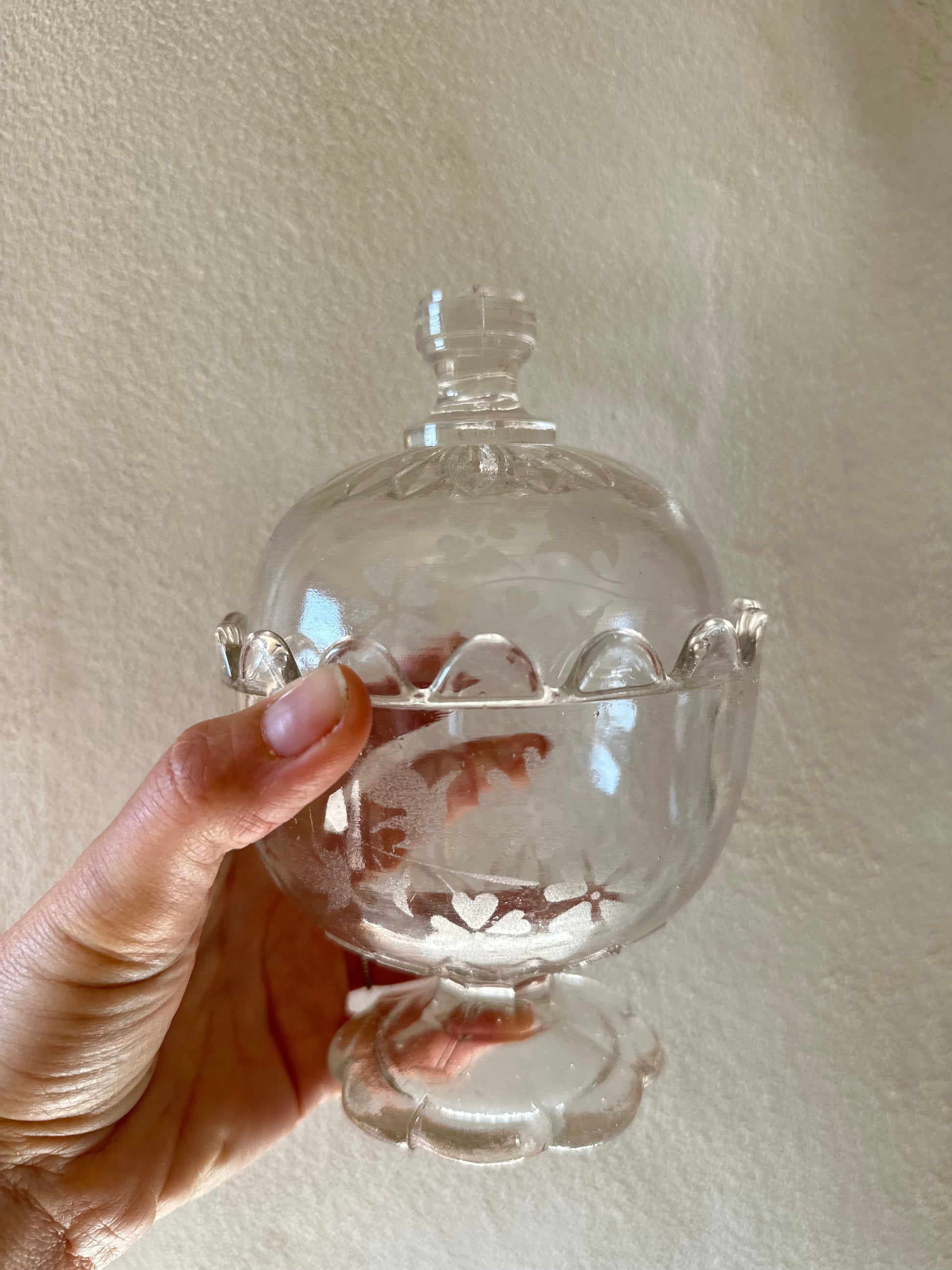 Sucrier ou boîte à bijoux en verre moulé. De Raymonde à Zoé