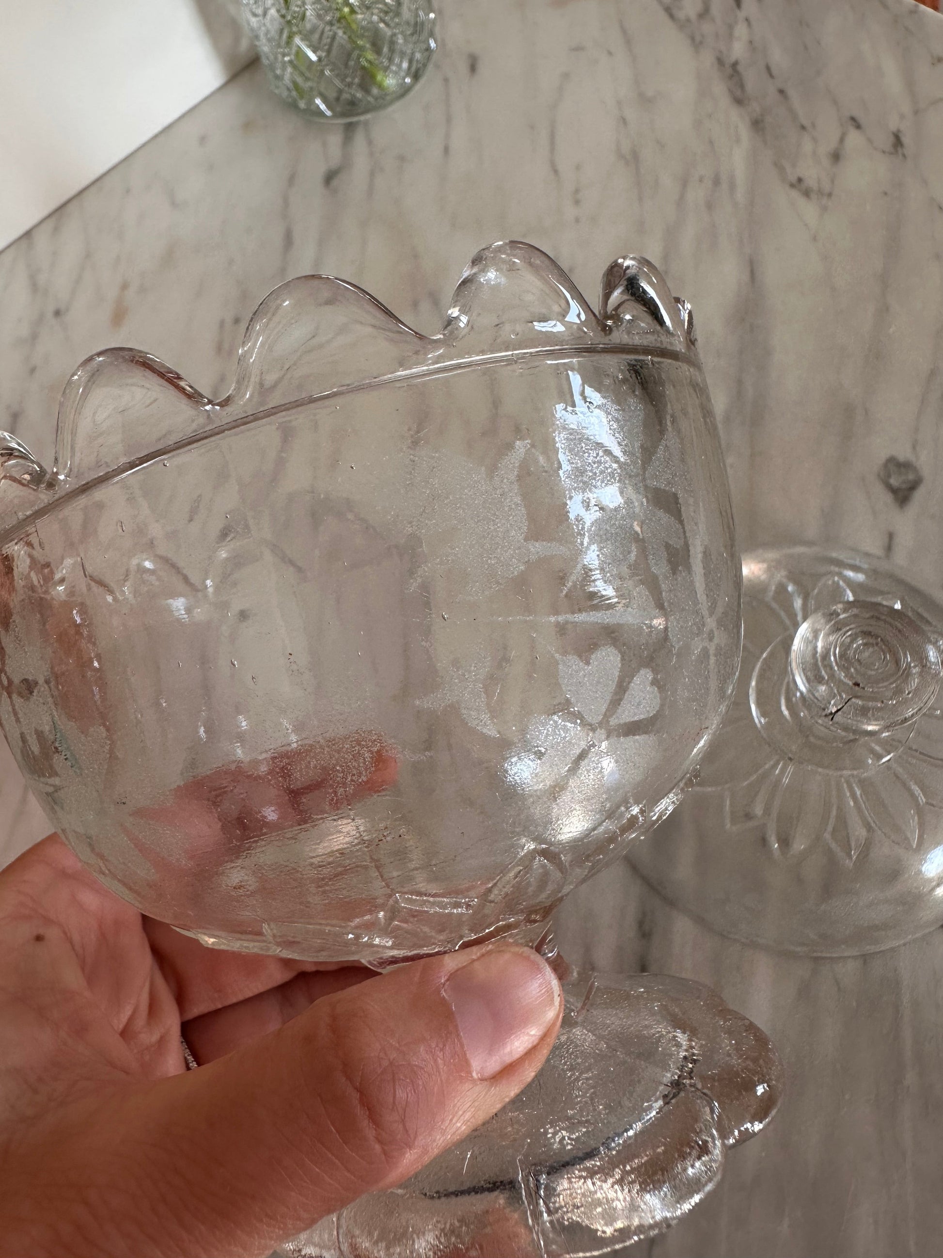Sucrier ou boîte à bijoux en verre moulé. De Raymonde à Zoé
