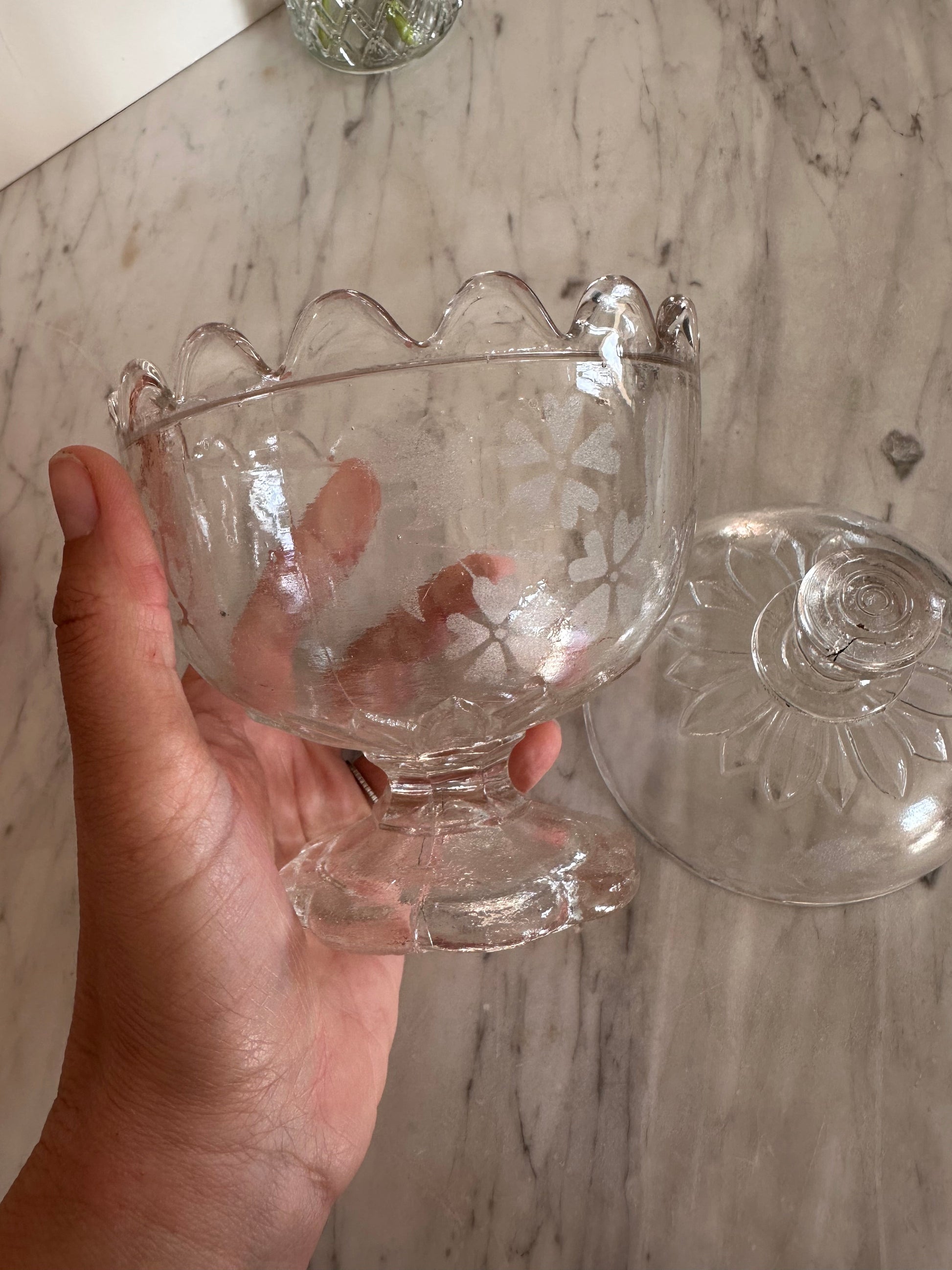 Sucrier ou boîte à bijoux en verre moulé. De Raymonde à Zoé