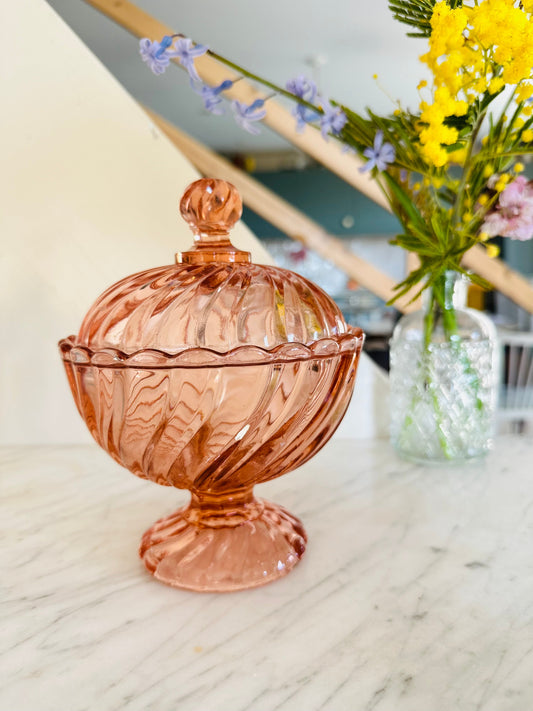 Bonbonnière en verre moulé rose De Raymonde à Zoé