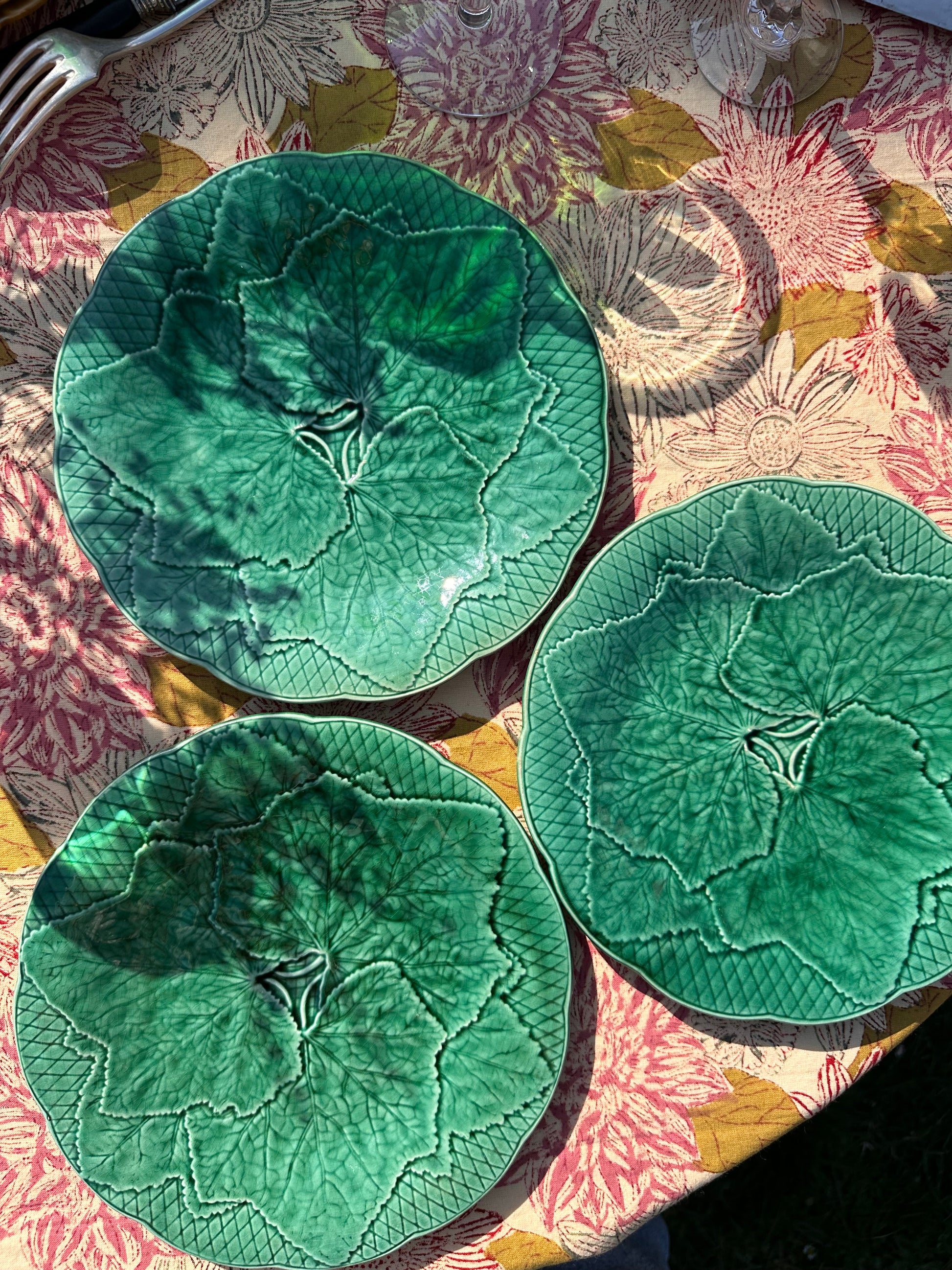 3 assiettes à dessert en barbotine feuille de vignes gien De Raymonde à Zoé