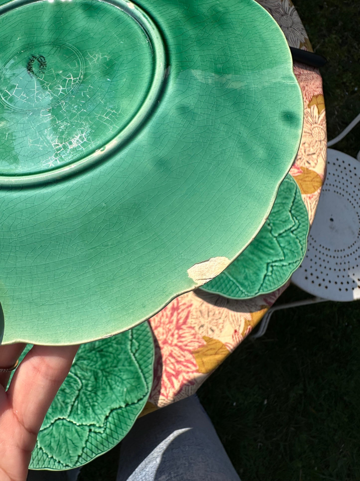 3 assiettes à dessert en barbotine feuille de vignes gien De Raymonde à Zoé