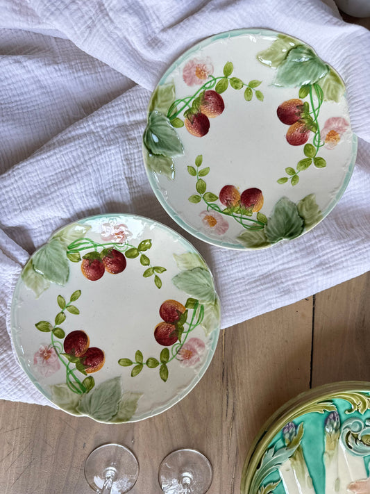 RARE! 2 assiettes à dessert barbotine Choisy le roi De Raymonde à Zoé