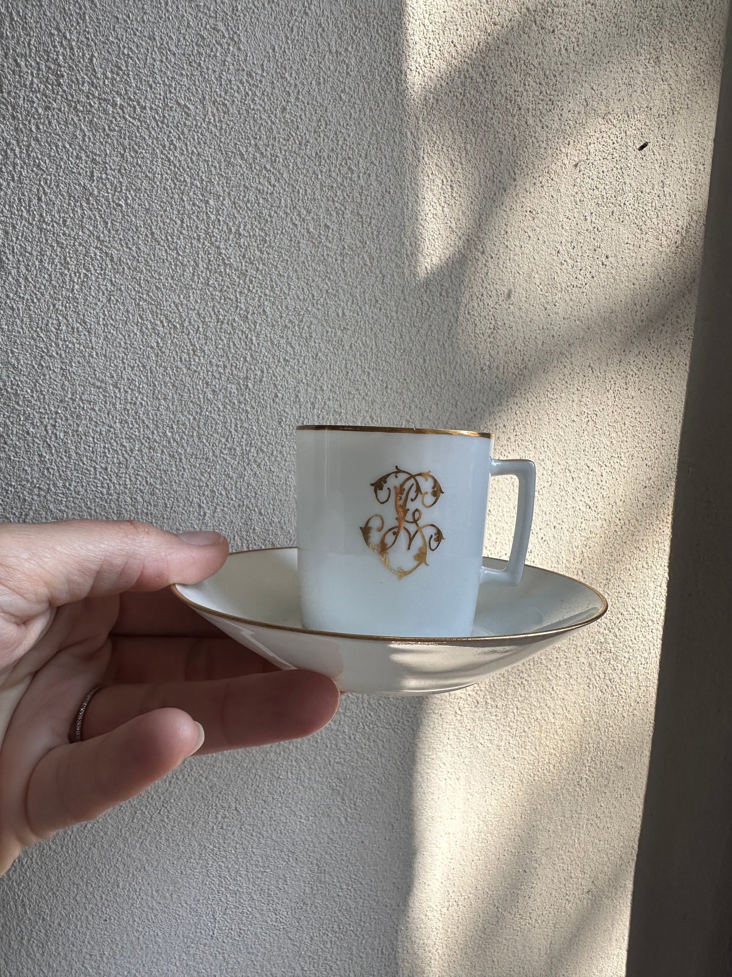 Ensemble de 6 tasses et 6 soucoupes assorties en porcelaine De Raymonde à Zoé