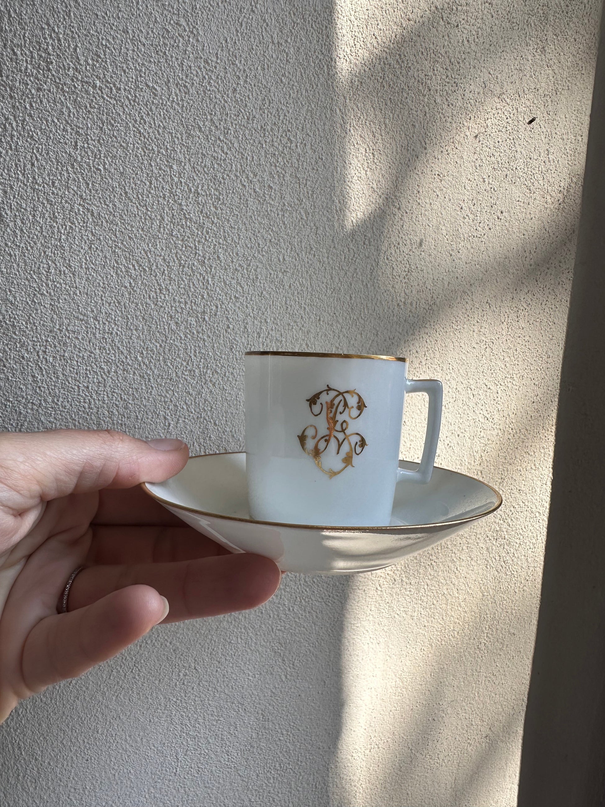Ensemble de 6 tasses et 6 soucoupes assorties en porcelaine De Raymonde à Zoé