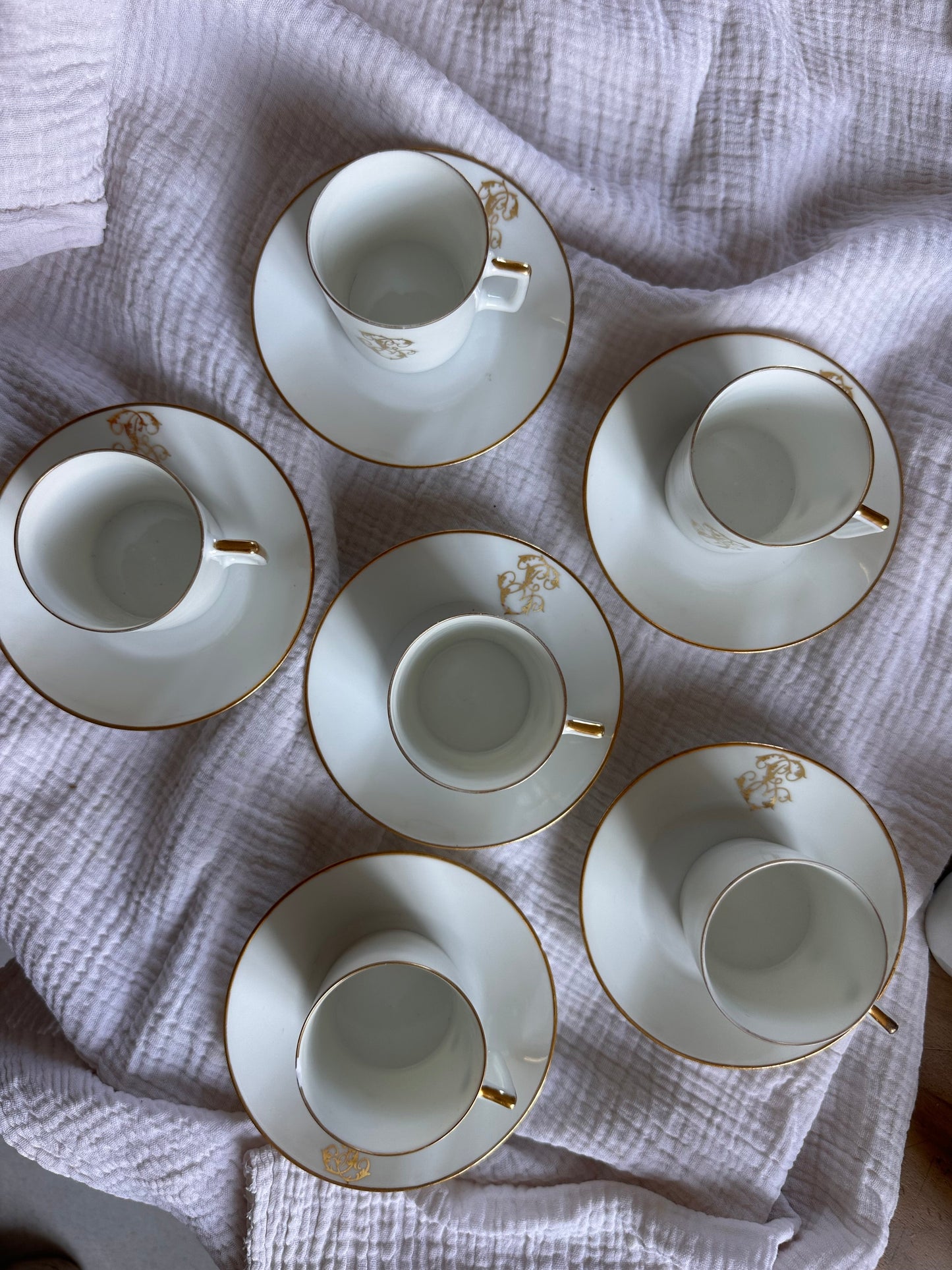 Ensemble de 6 tasses et 6 soucoupes assorties en porcelaine De Raymonde à Zoé