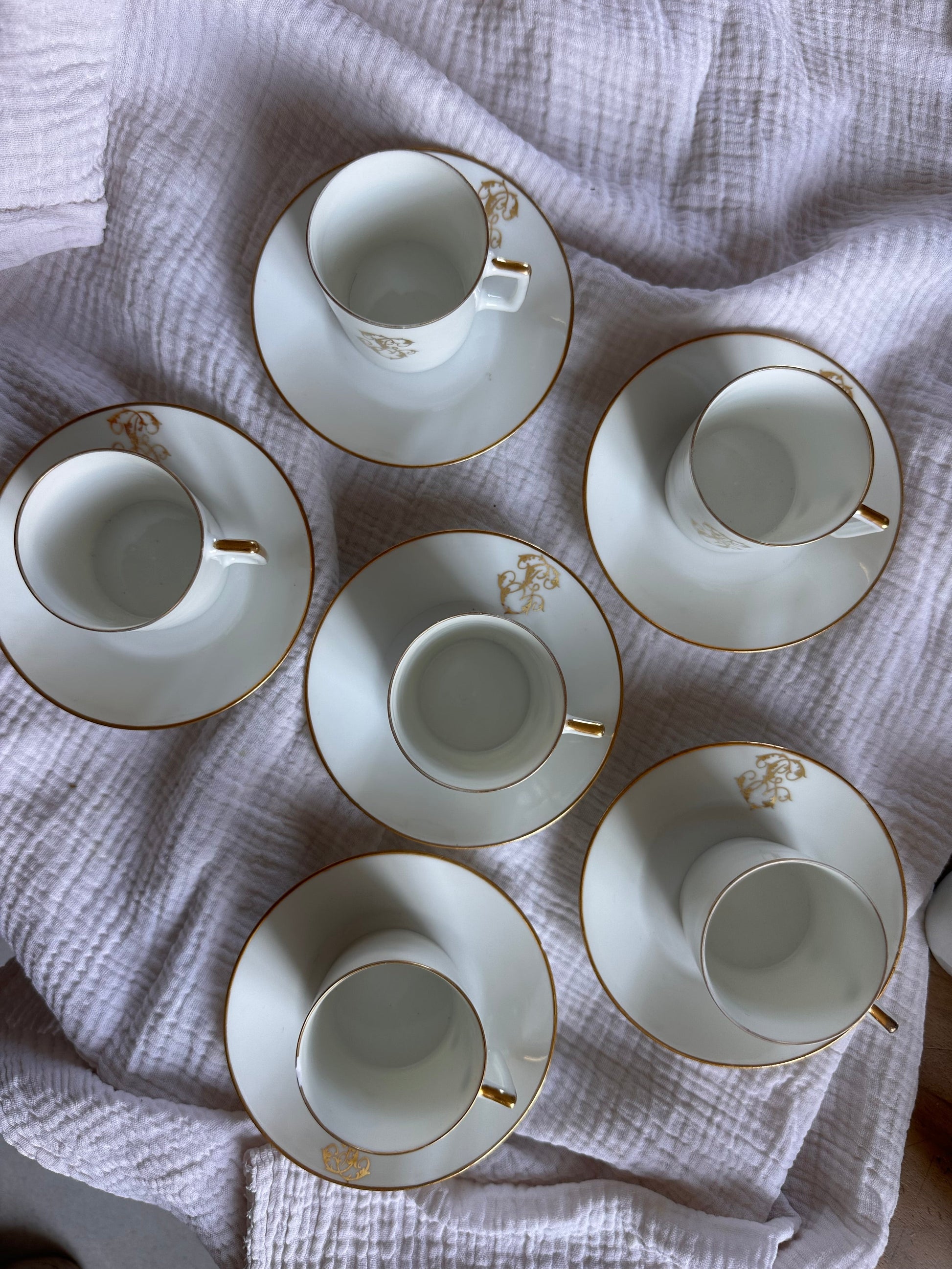 Ensemble de 6 tasses et 6 soucoupes assorties en porcelaine De Raymonde à Zoé