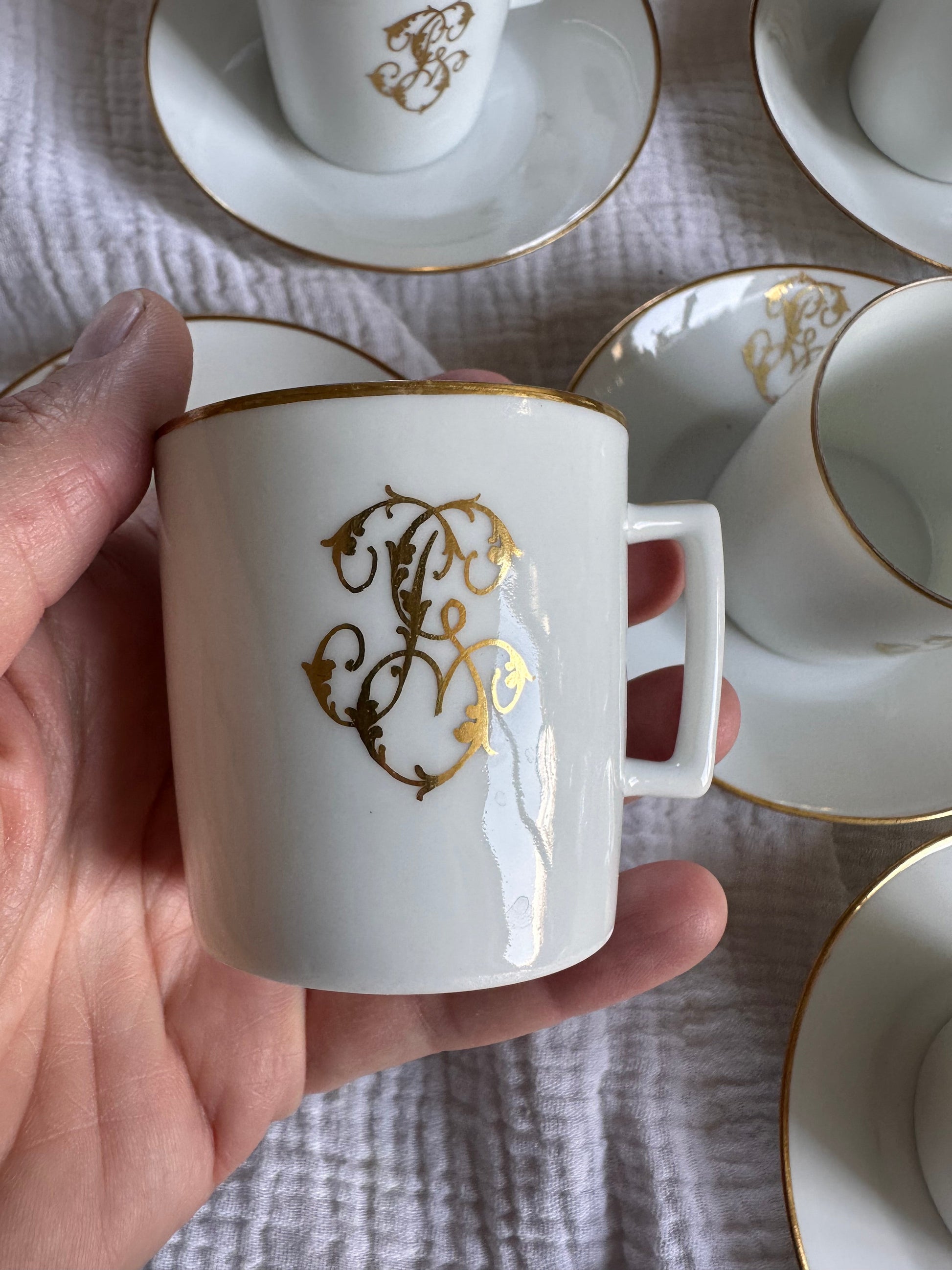 Ensemble de 6 tasses et 6 soucoupes assorties en porcelaine De Raymonde à Zoé