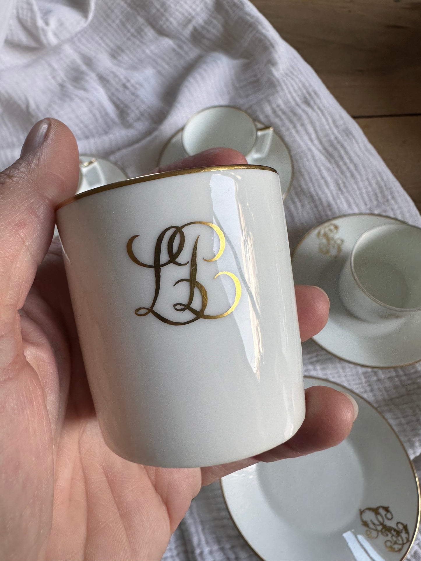 Ensemble de 6 tasses et 6 soucoupes assorties en porcelaine De Raymonde à Zoé