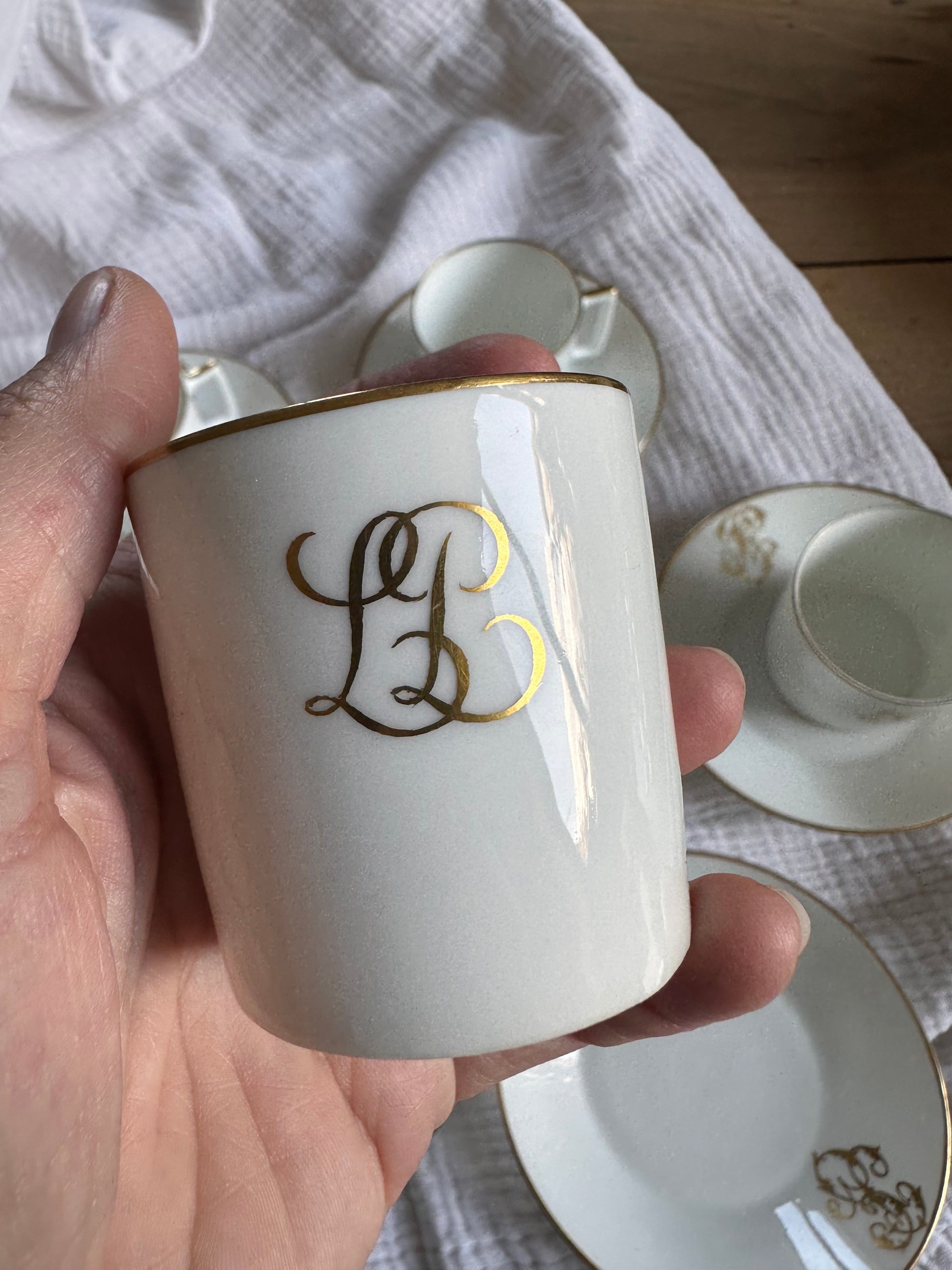 Ensemble de 6 tasses et 6 soucoupes assorties en porcelaine De Raymonde à Zoé