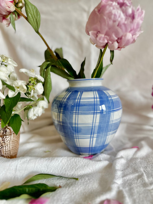 Vase en céramique à carreaux bleu et blanc De Raymonde à Zoé