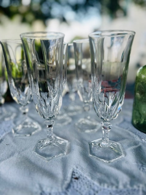 11 flûtes à champagne en cristal De Raymonde à Zoé