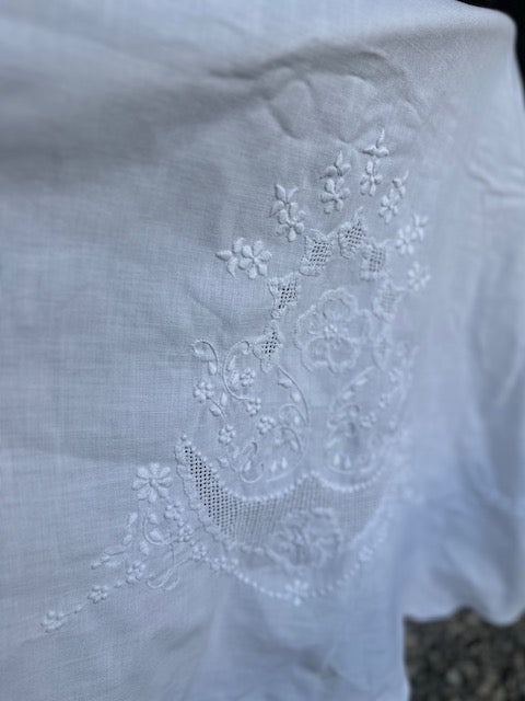 Nappe festonnée en coton De Raymonde à Zoé
