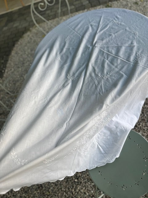 Nappe festonnée en coton De Raymonde à Zoé