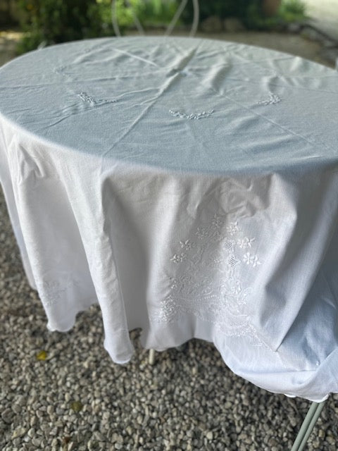 Nappe festonnée en coton De Raymonde à Zoé