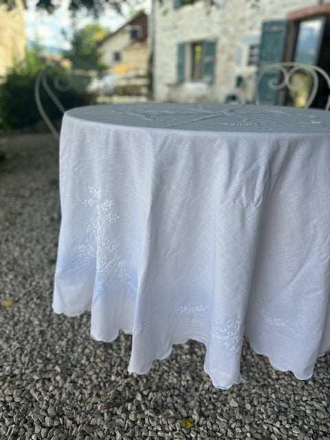 Nappe festonnée en coton De Raymonde à Zoé