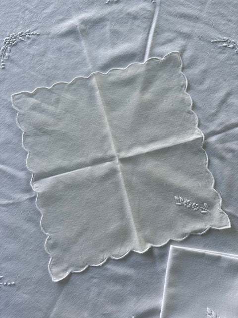 Nappe festonnée en coton De Raymonde à Zoé