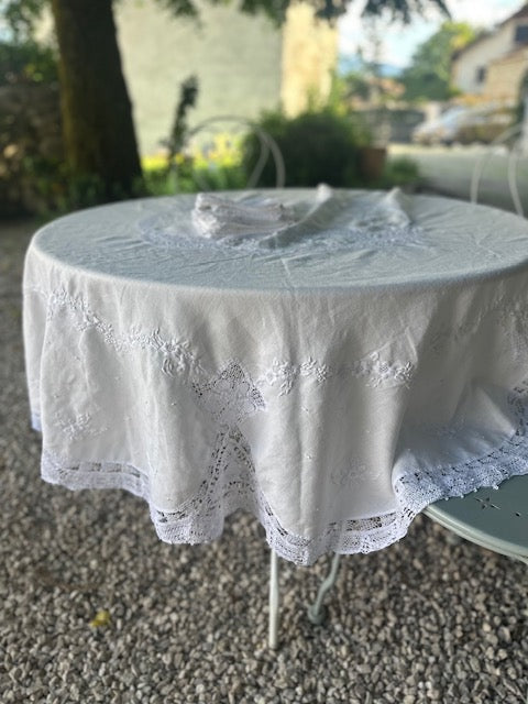 Nappe en coton brodée De Raymonde à Zoé