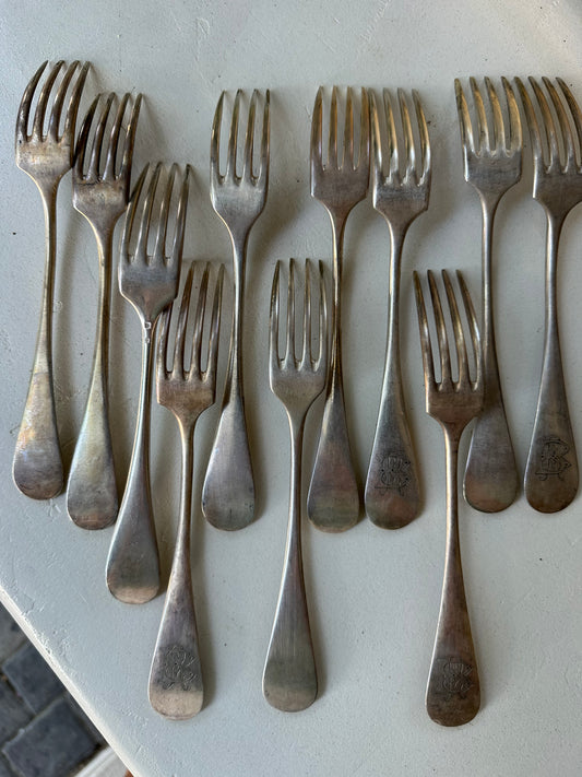 10 fourchettes en métal argenté De Raymonde à Zoé