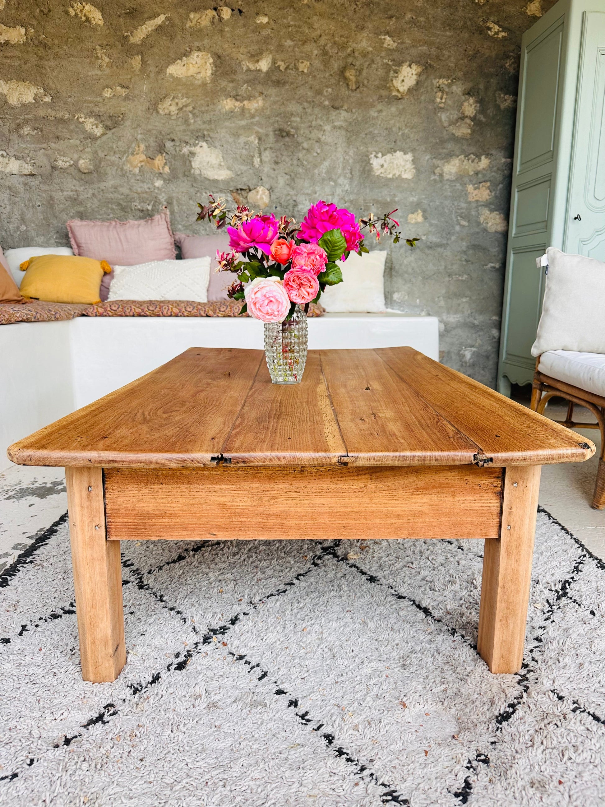 Table basse ancienne en bois massif De Raymonde à Zoé
