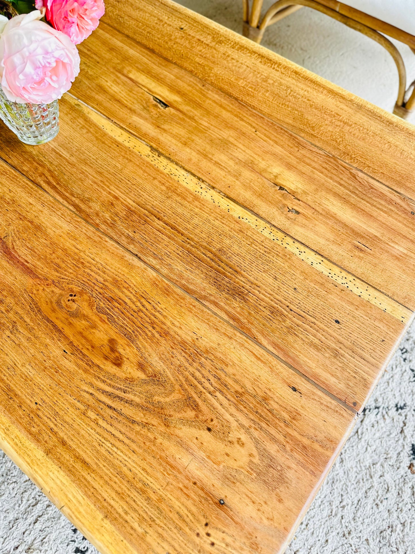 Table basse ancienne en bois massif De Raymonde à Zoé