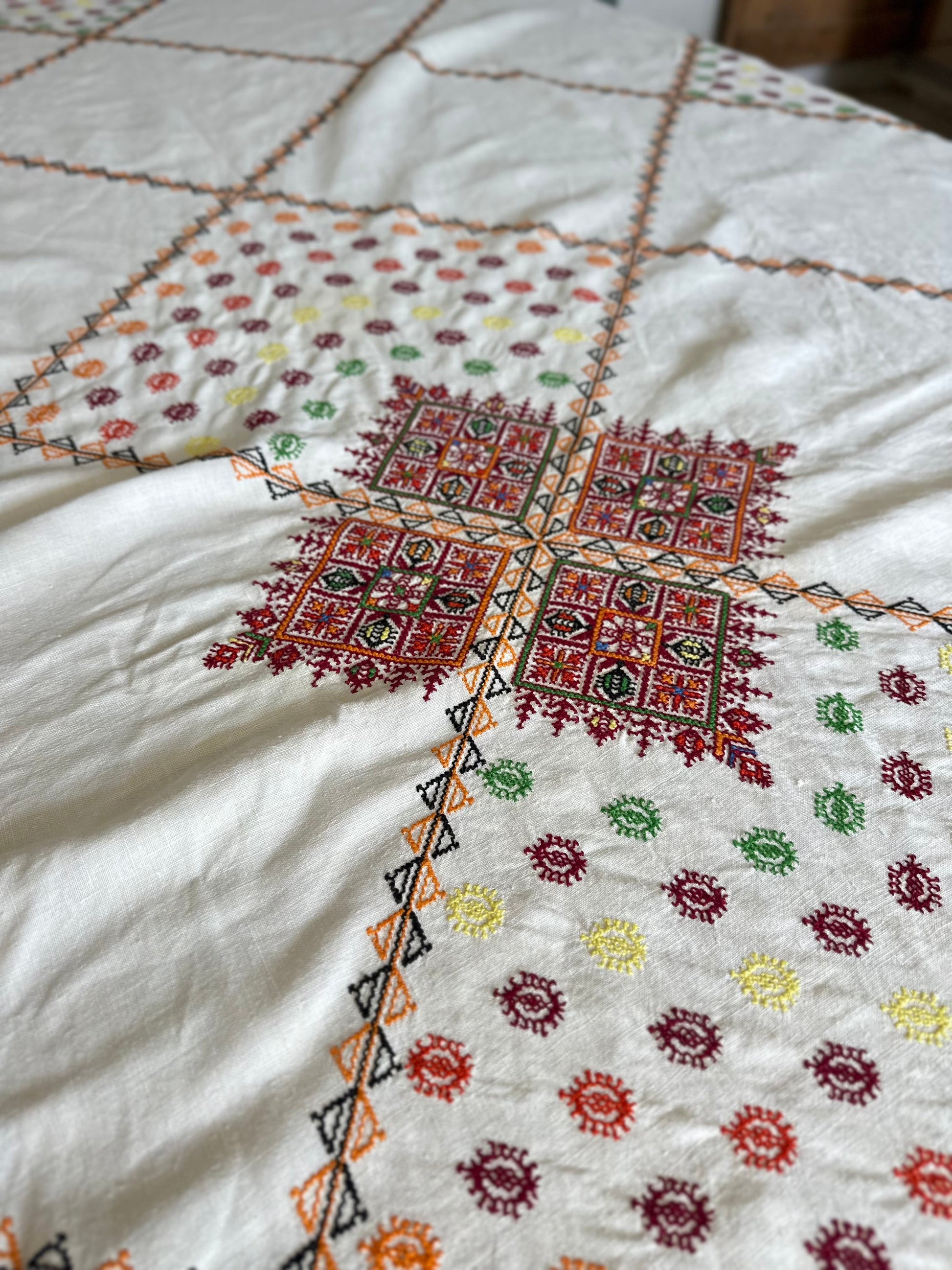 Nappes et 12 serviettes en broderie marocaine De Raymonde à Zoé