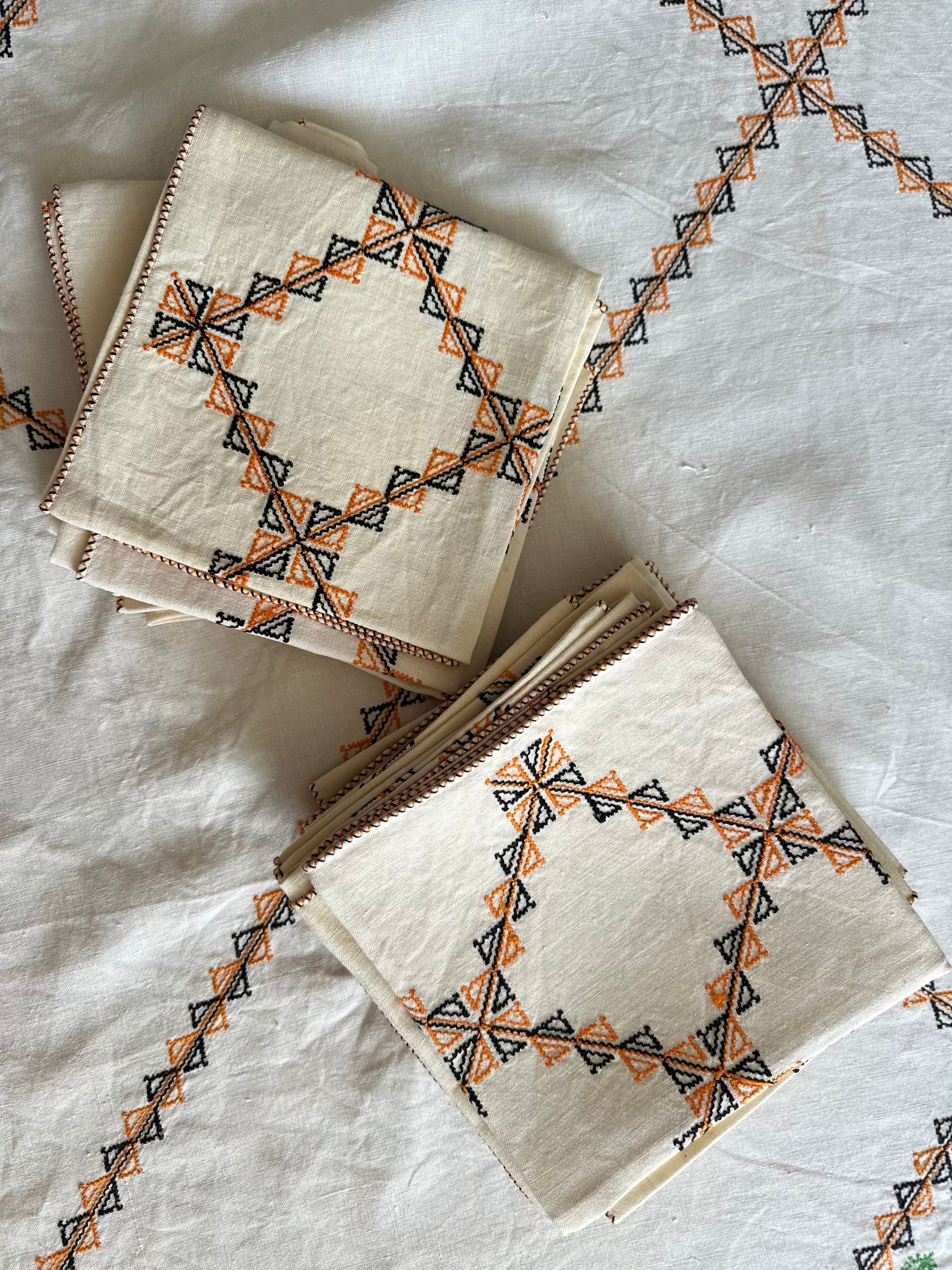 Nappes et 12 serviettes en broderie marocaine De Raymonde à Zoé