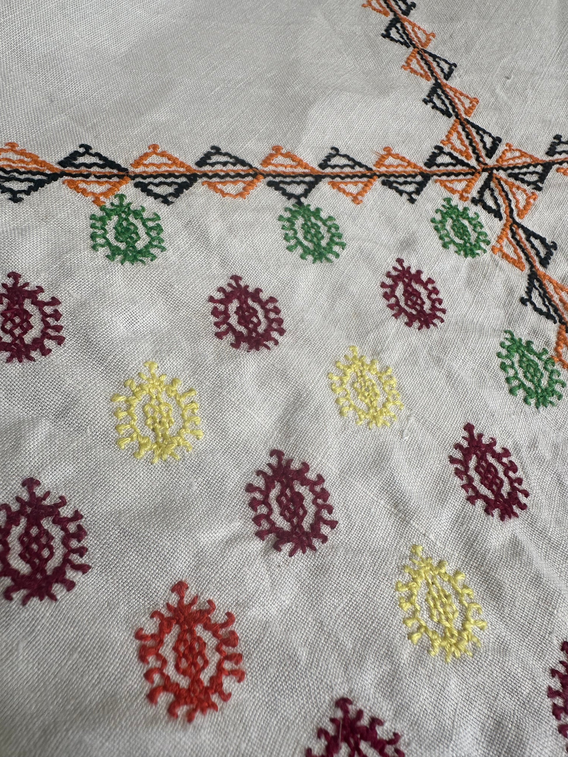 Nappes et 12 serviettes en broderie marocaine De Raymonde à Zoé