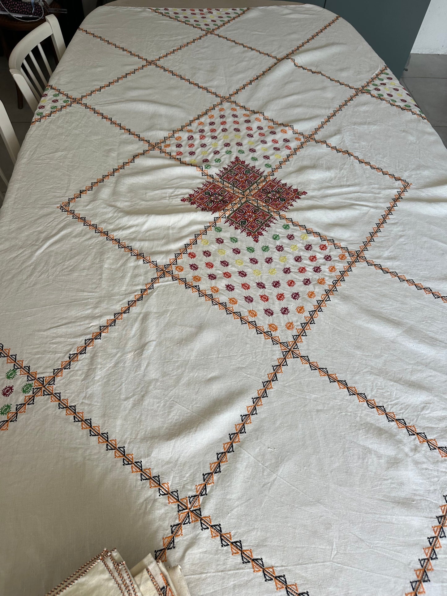 Nappes et 12 serviettes en broderie marocaine De Raymonde à Zoé
